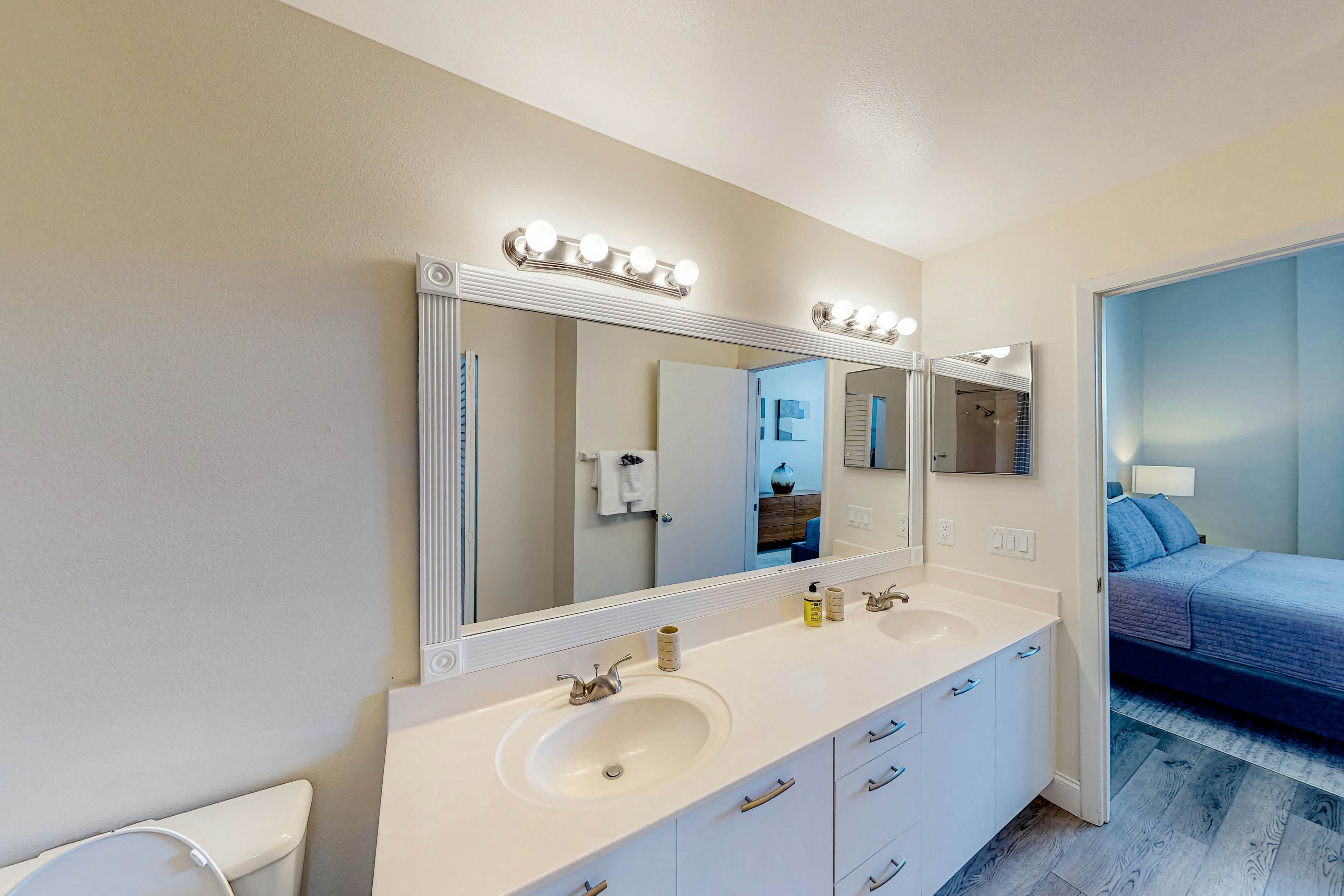 2nd-Floor Condo Overlooking Country Club Greens w/Free WiFi, AC, and Shared Pool