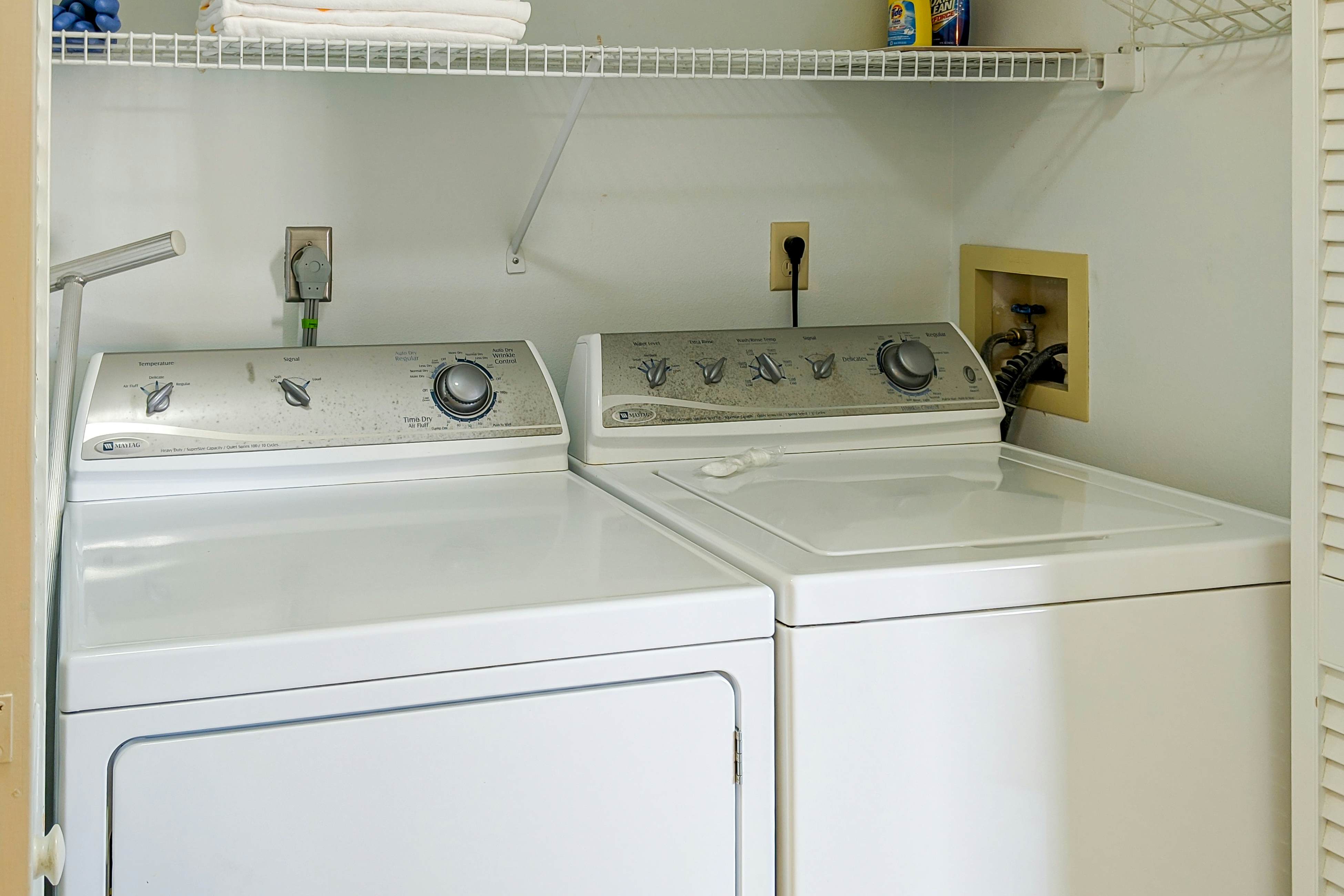 2nd-Floor Condo Overlooking Country Club Greens w/Free WiFi, AC, and Shared Pool