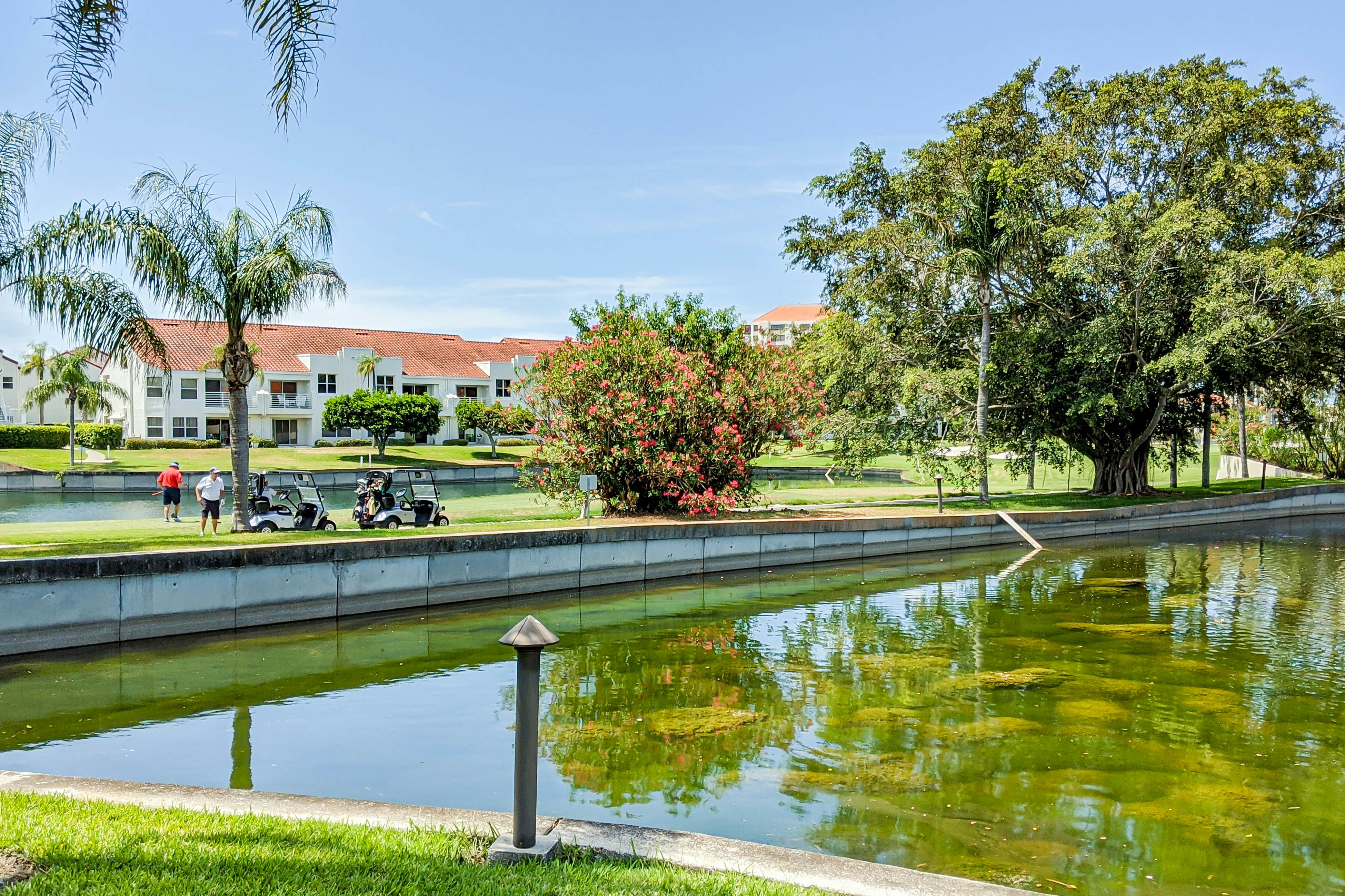 2nd-Floor Condo Overlooking Country Club Greens w/Free WiFi, AC, and Shared Pool