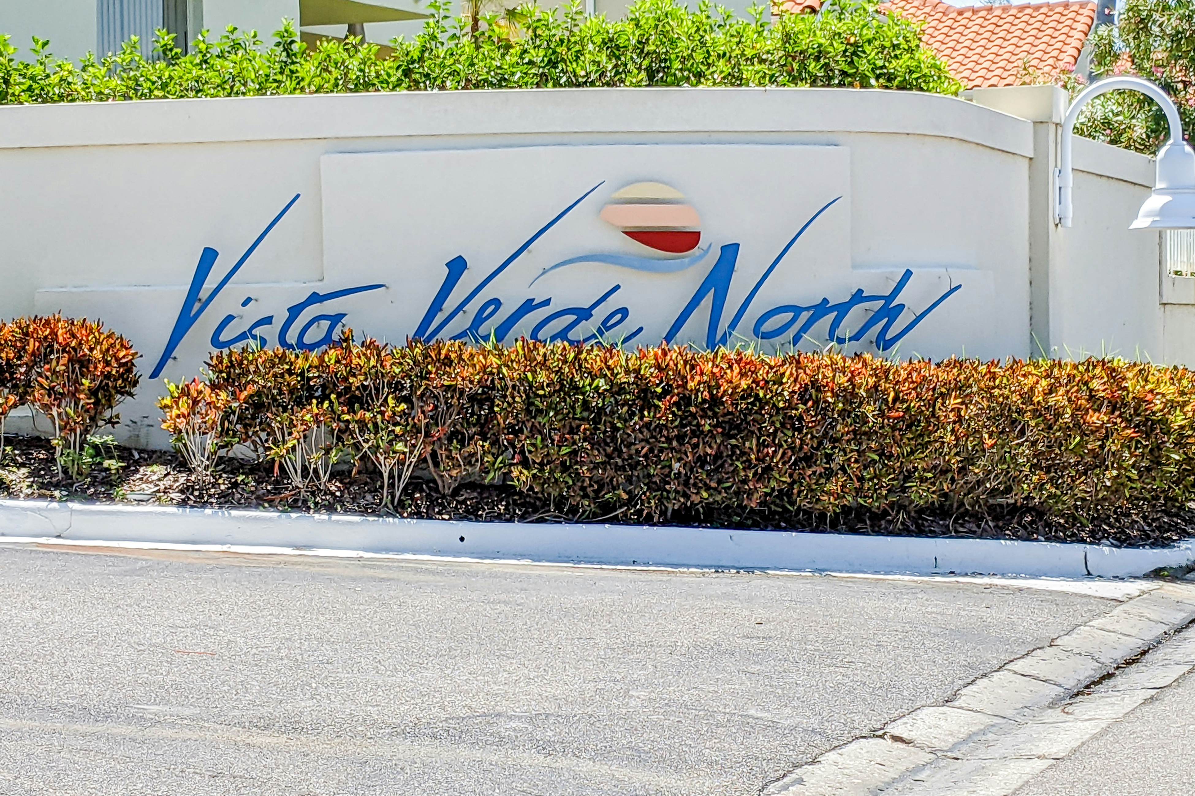 2nd-Floor Condo Overlooking Country Club Greens w/Free WiFi, AC, and Shared Pool