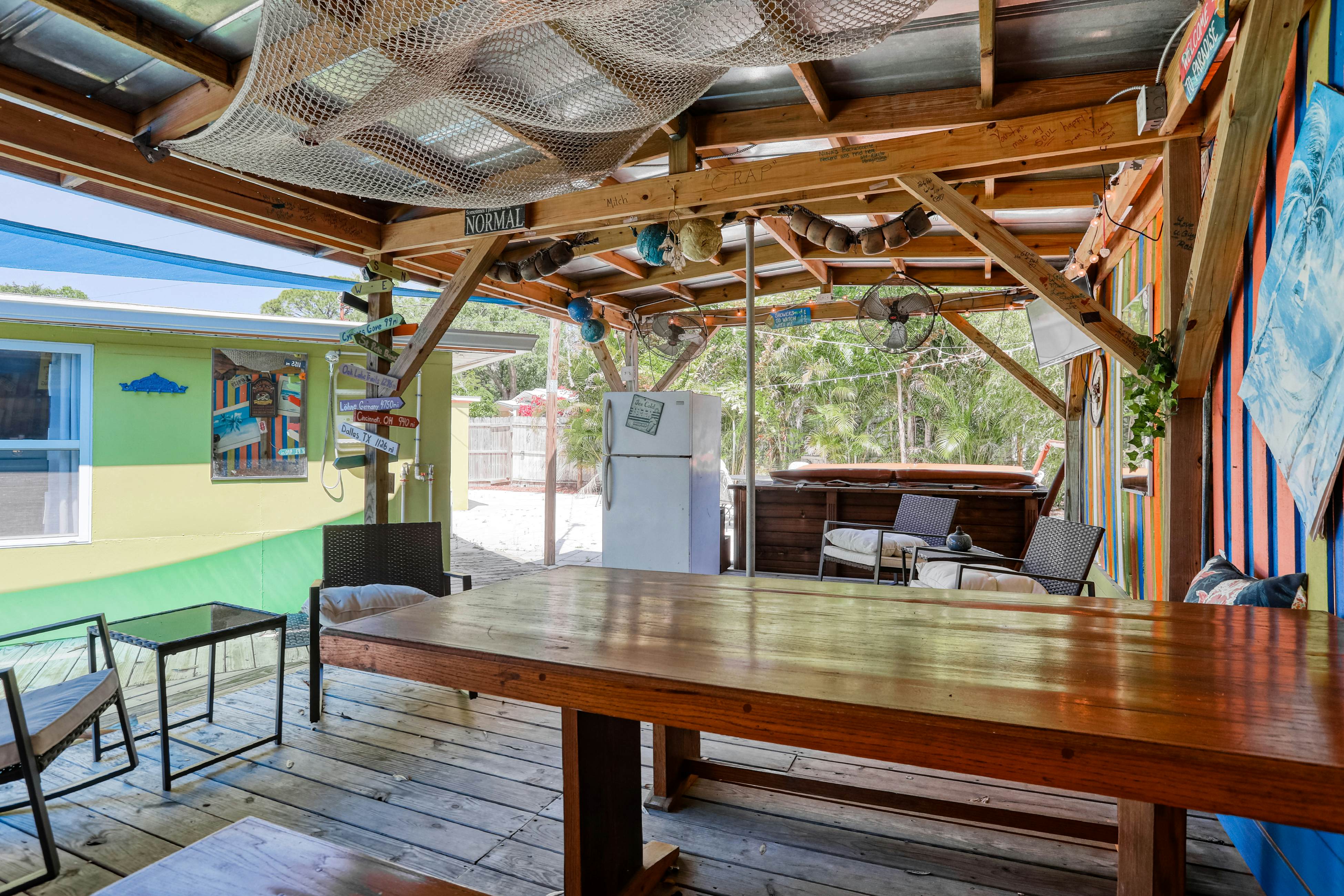 Snowbird-friendly home with tiki bar, fast WiFi, and private W/D