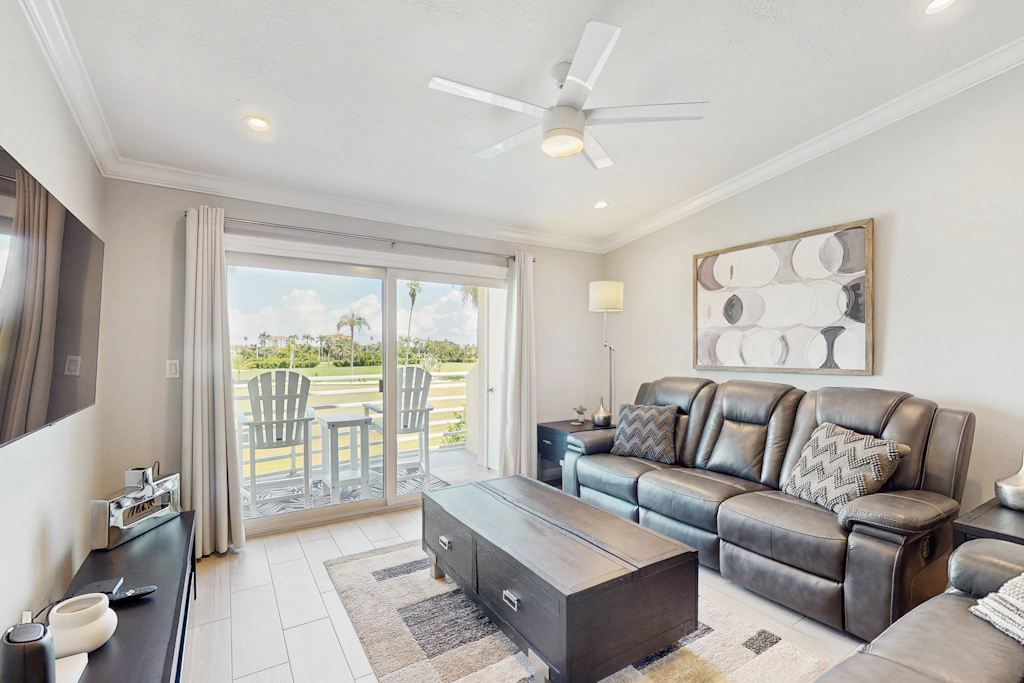 Golf view retreat with heated pool and hot tub central AC and private WD