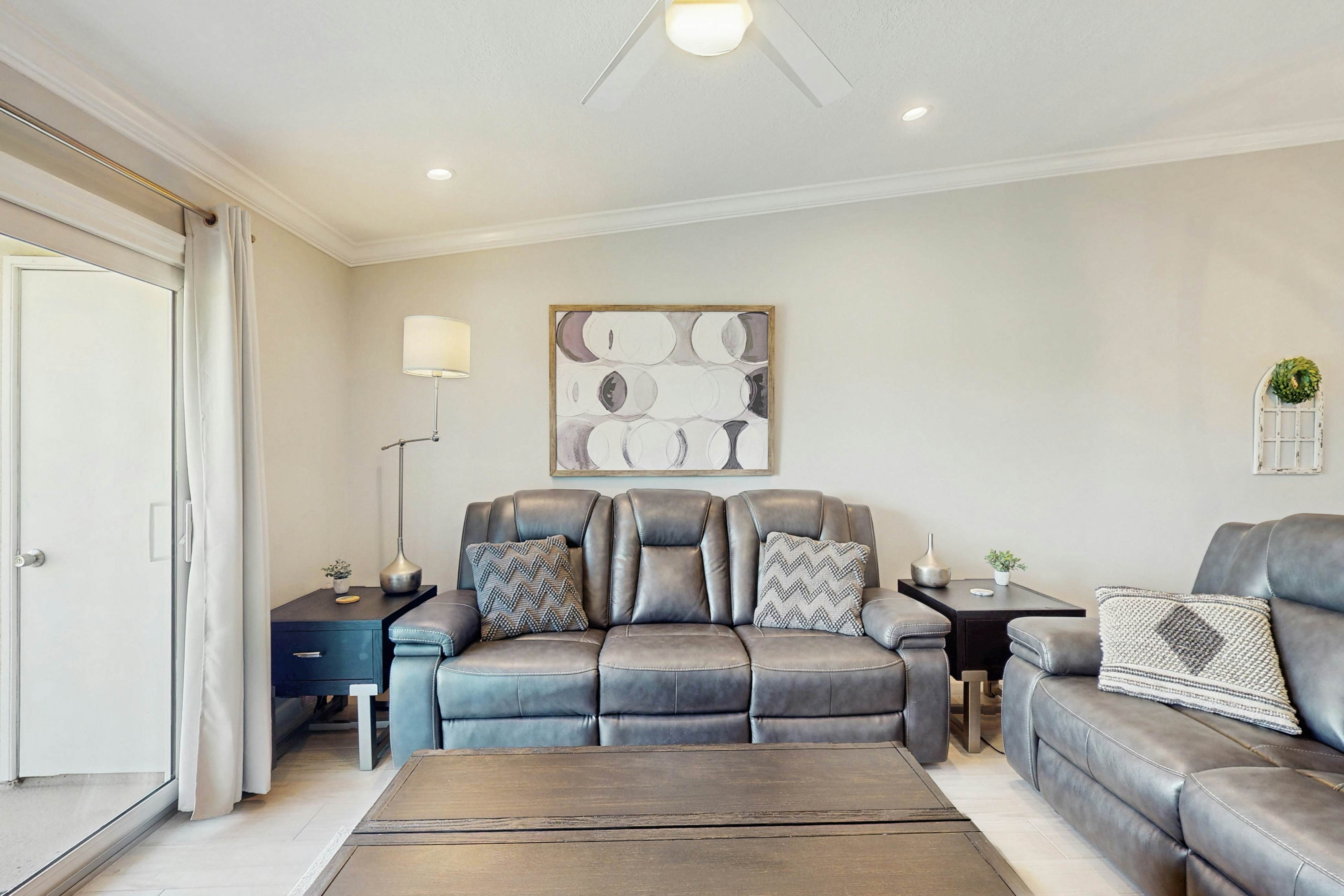 Golf-view retreat with heated pool and hot tub - central AC & private W/D