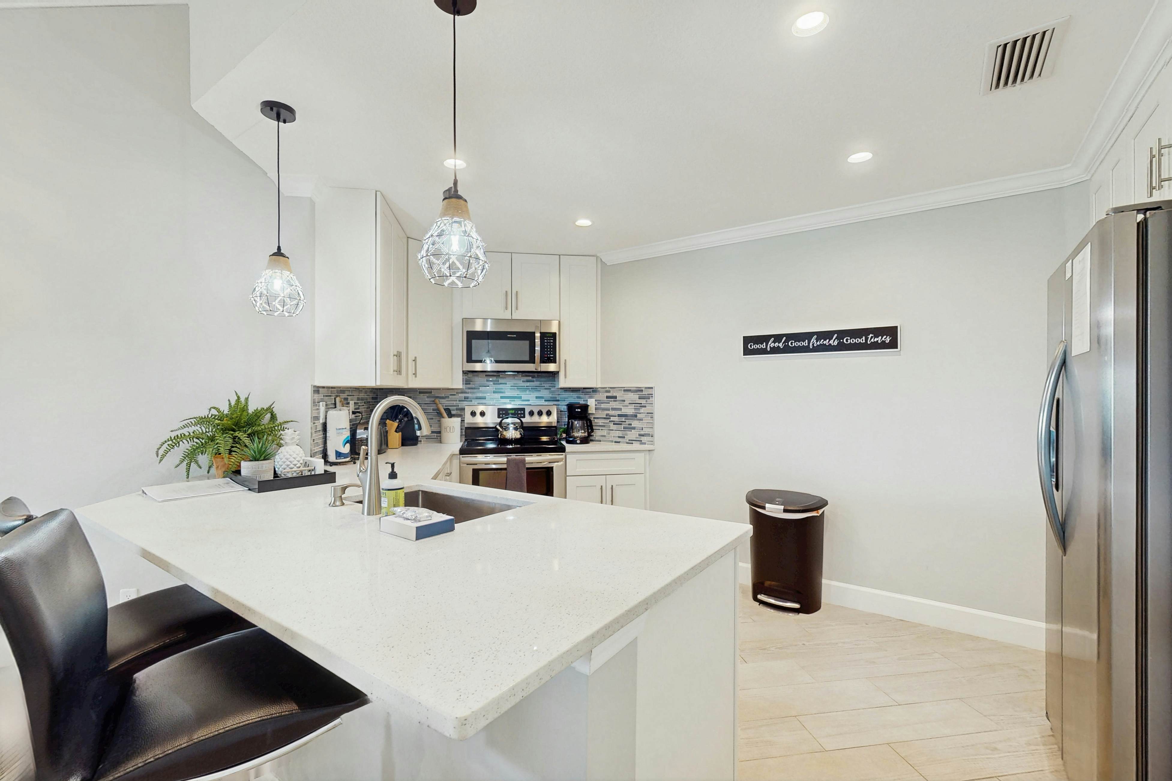 Golf-view retreat with heated pool and hot tub - central AC & private W/D