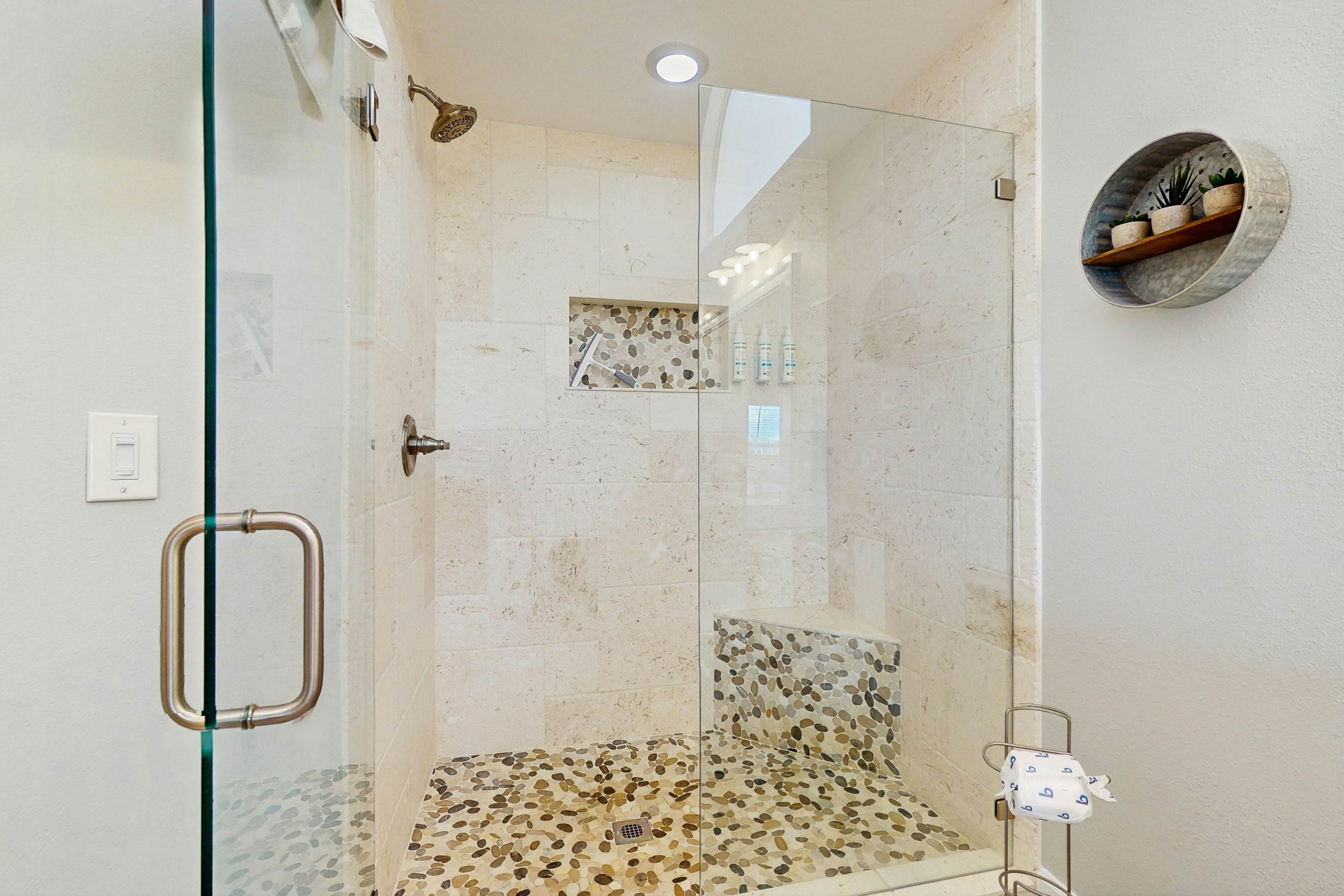 Golf-view retreat with heated pool and hot tub - central AC & private W/D