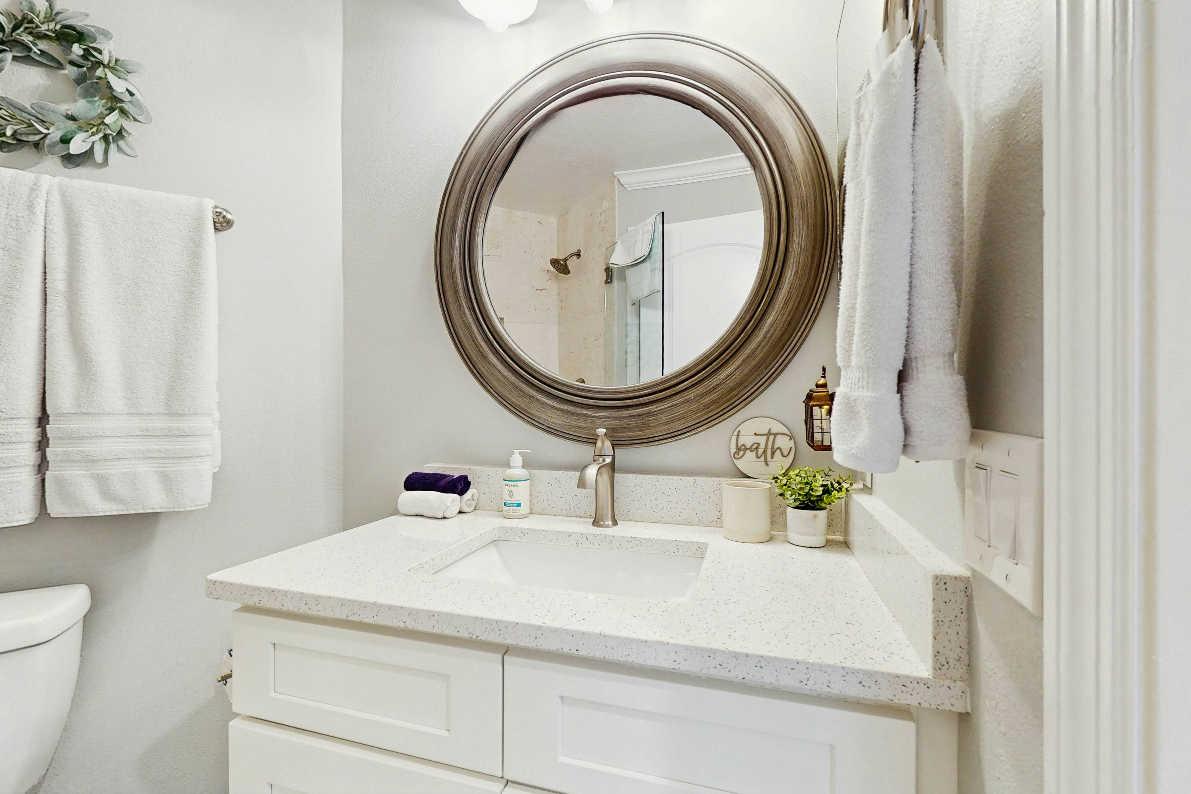 Golf-view retreat with heated pool and hot tub - central AC & private W/D