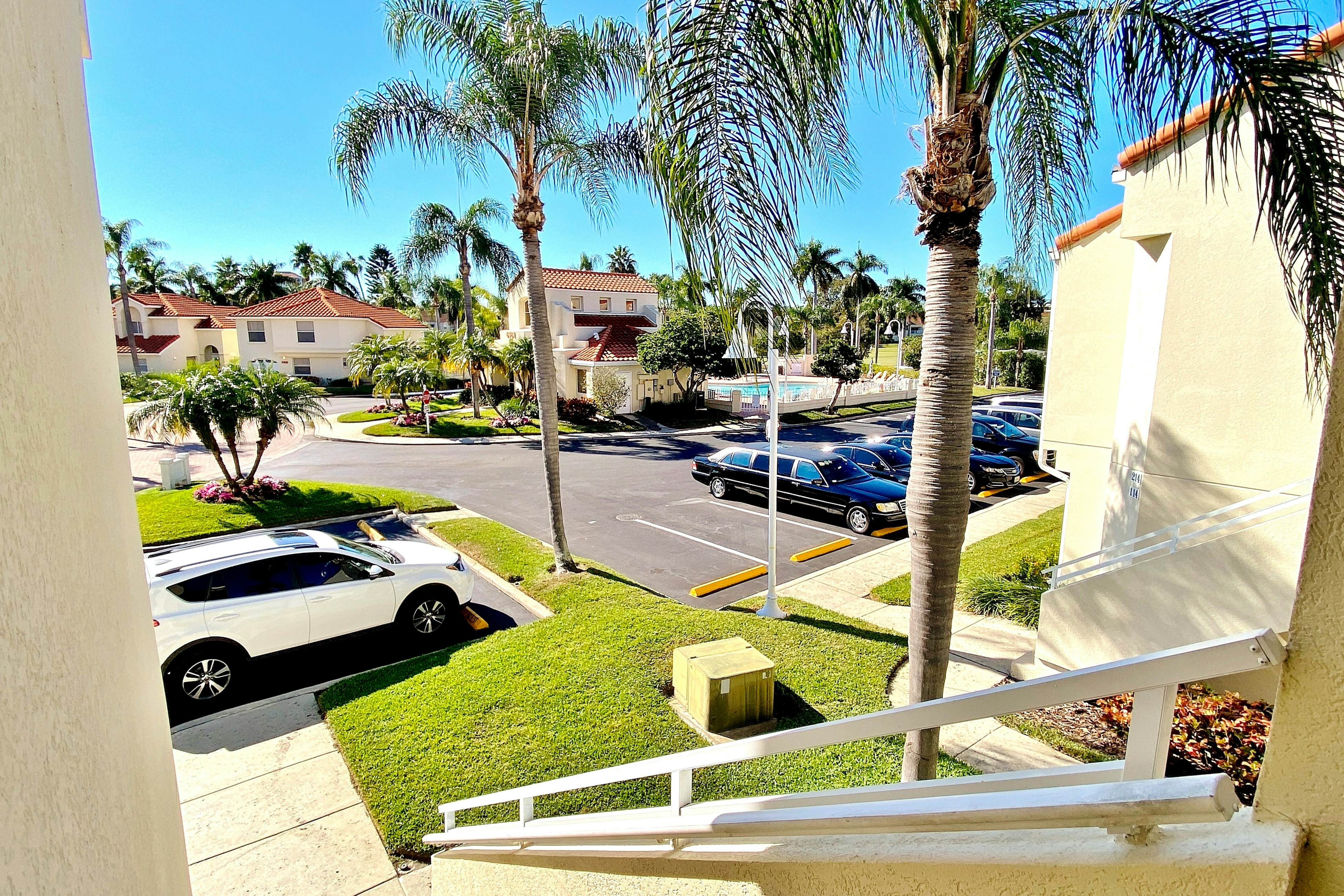 Golf-view retreat with heated pool and hot tub - central AC & private W/D