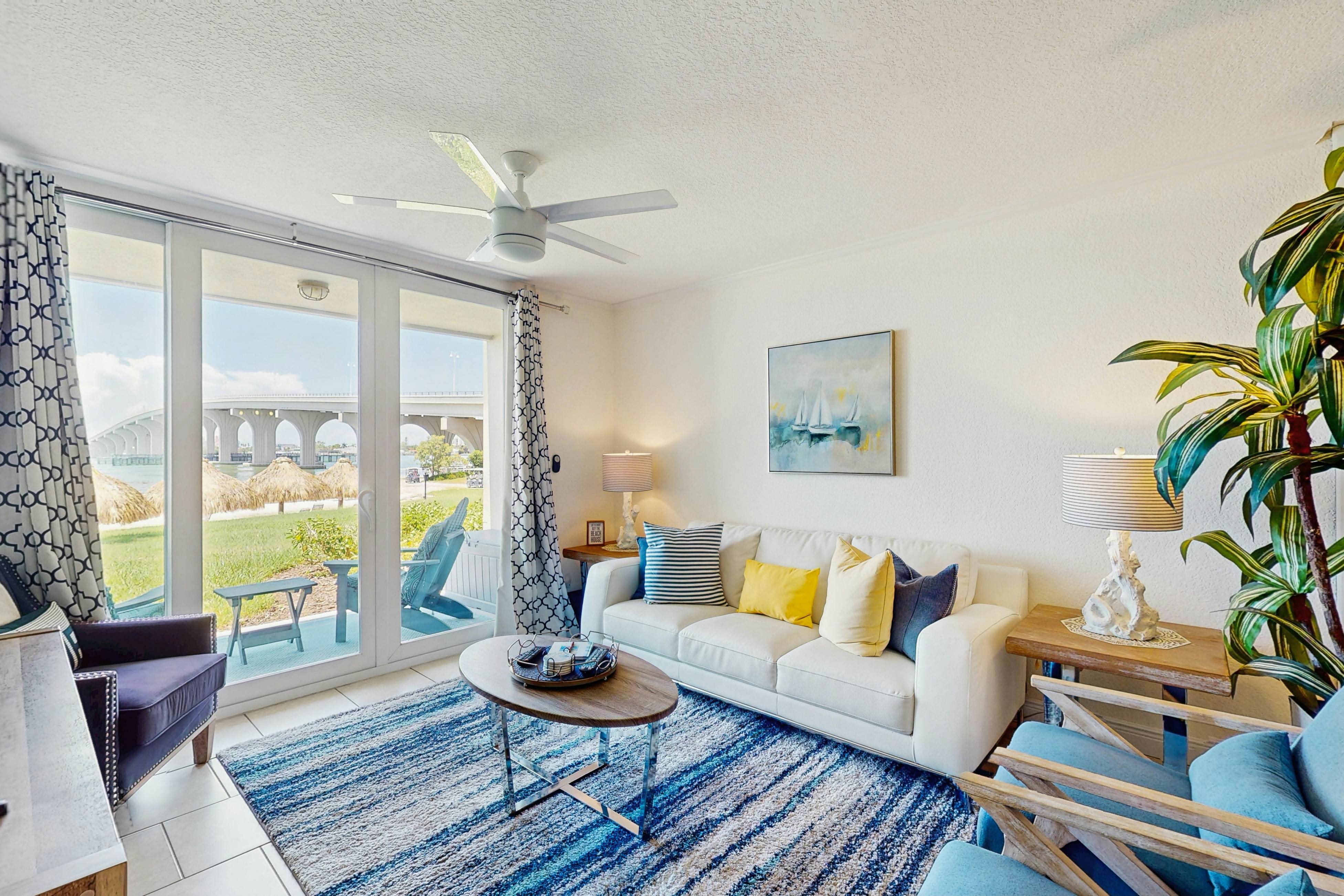 Bayfront condo near St. Pete Beach - ground-floor, pool & hot tub, central AC