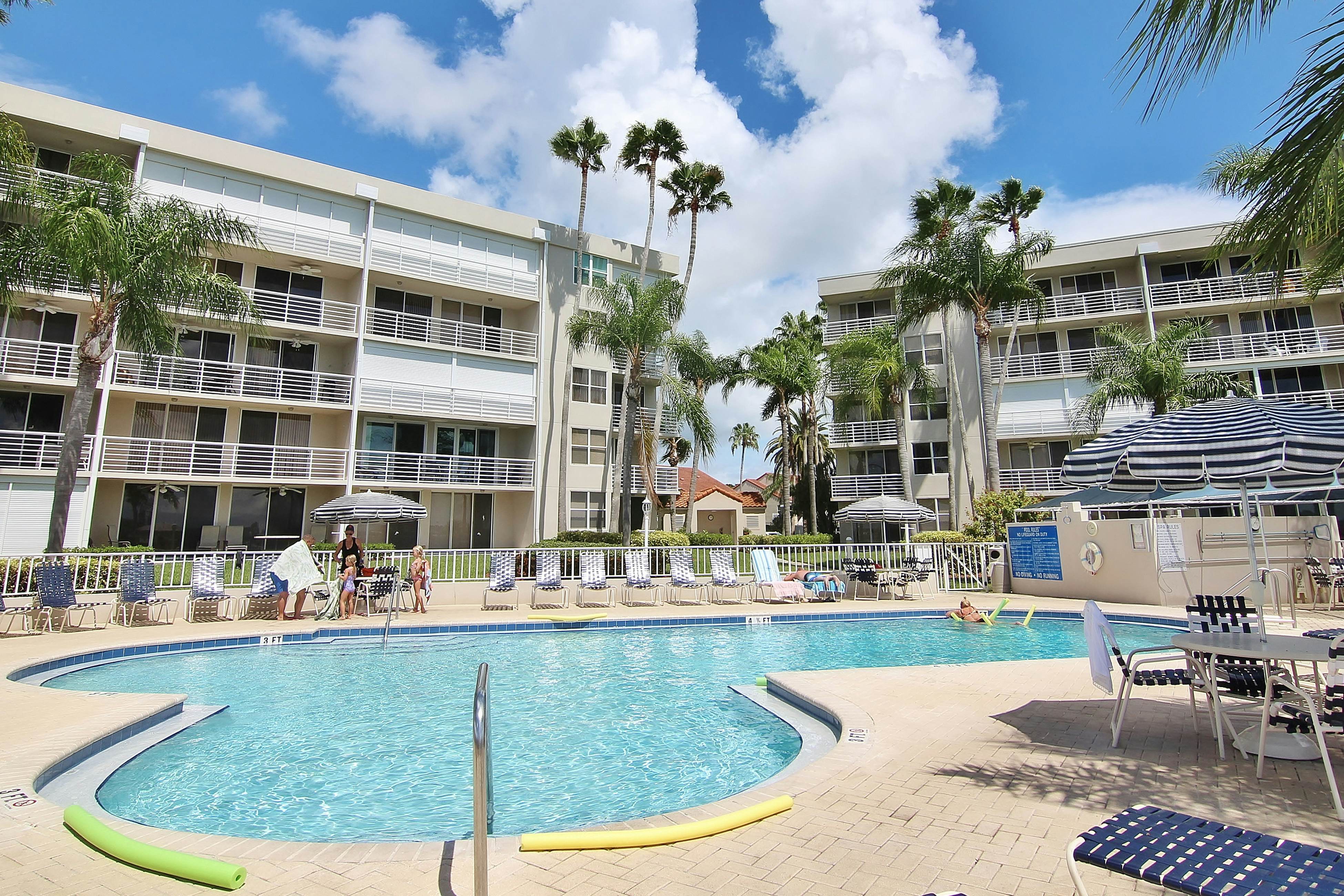 Bayfront condo near St. Pete Beach - ground-floor, pool & hot tub, central AC