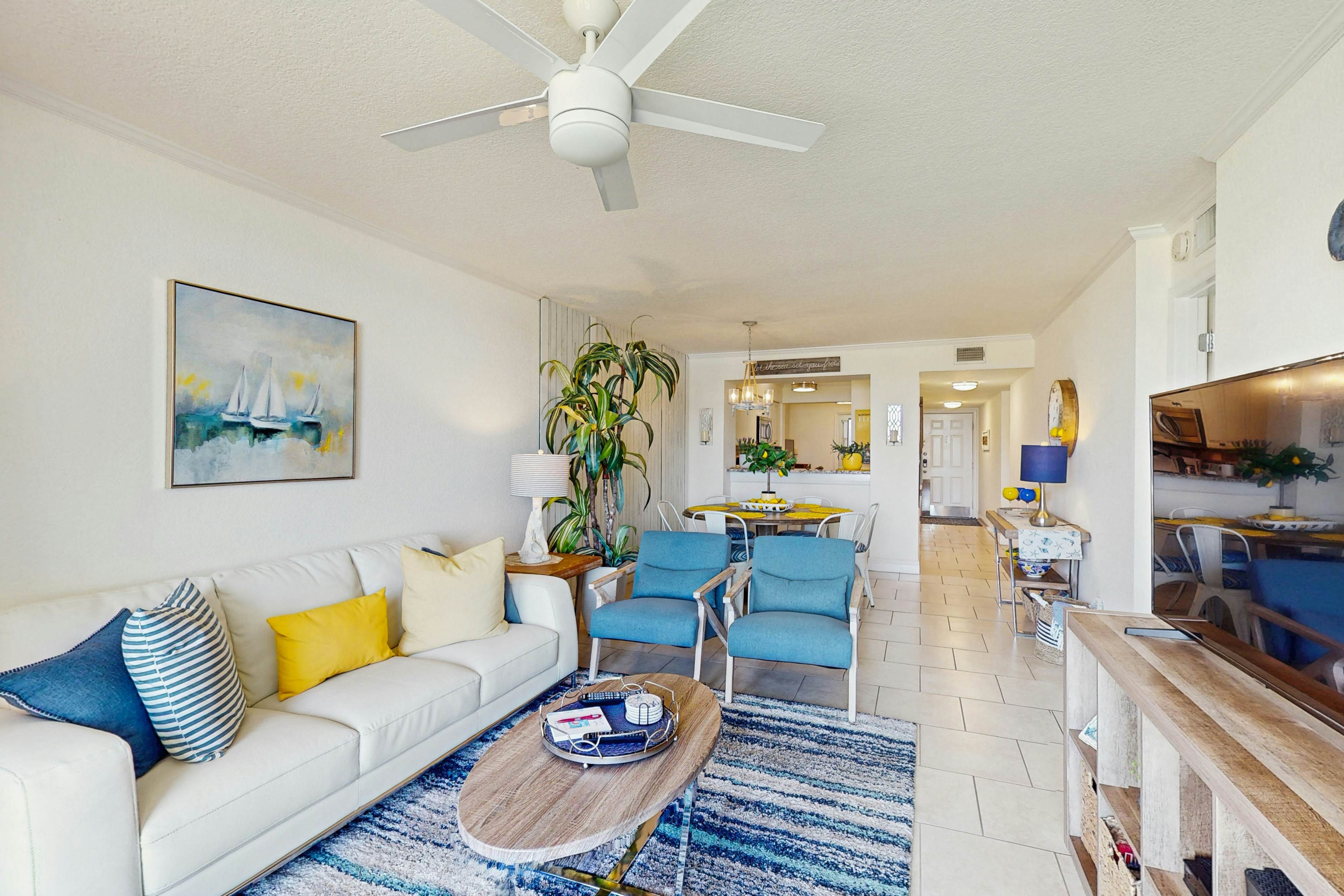 Bayfront condo near St. Pete Beach - ground-floor, pool & hot tub, central AC