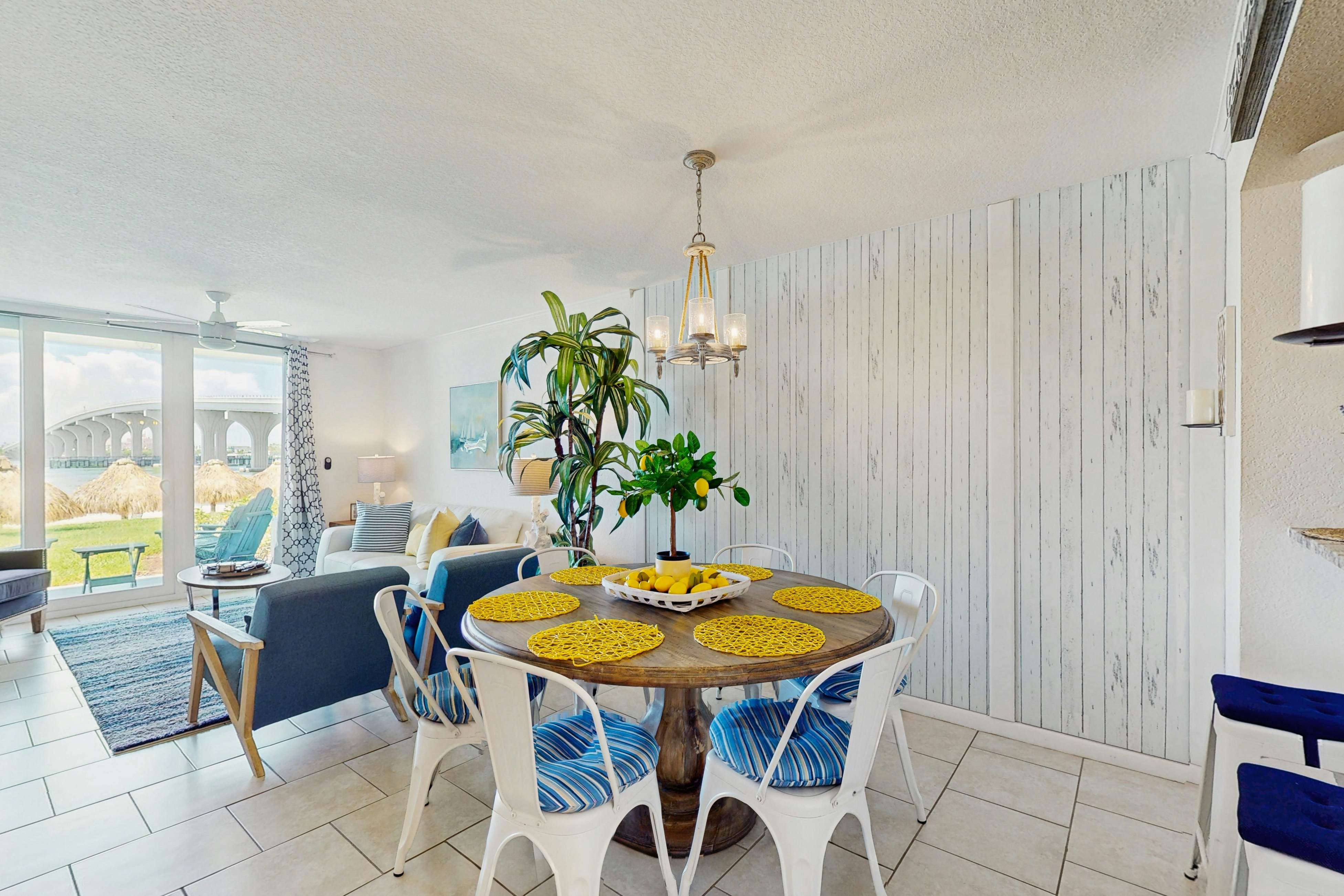 Bayfront condo near St. Pete Beach - ground-floor, pool & hot tub, central AC