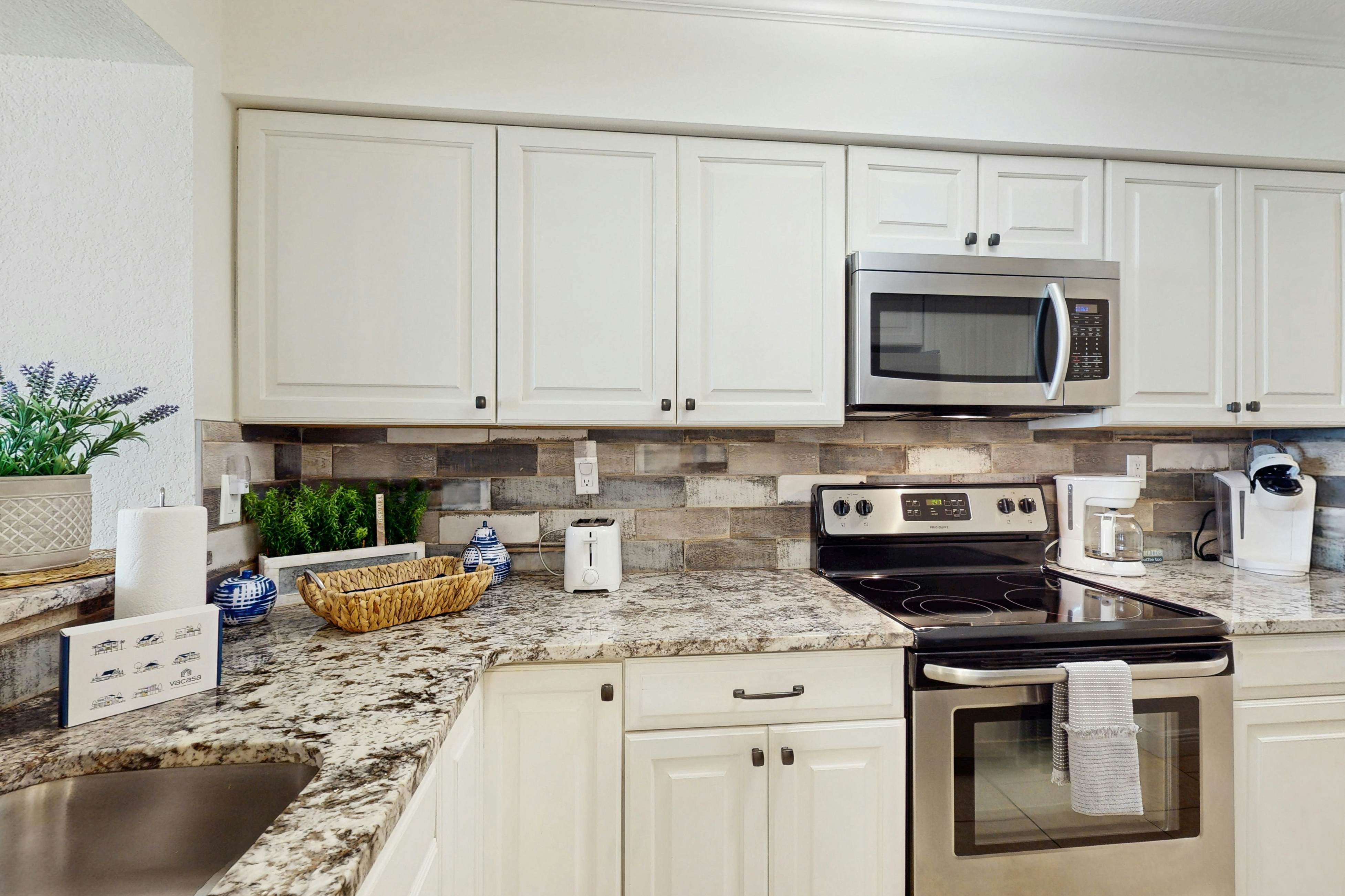 Bayfront condo near St. Pete Beach - ground-floor, pool & hot tub, central AC