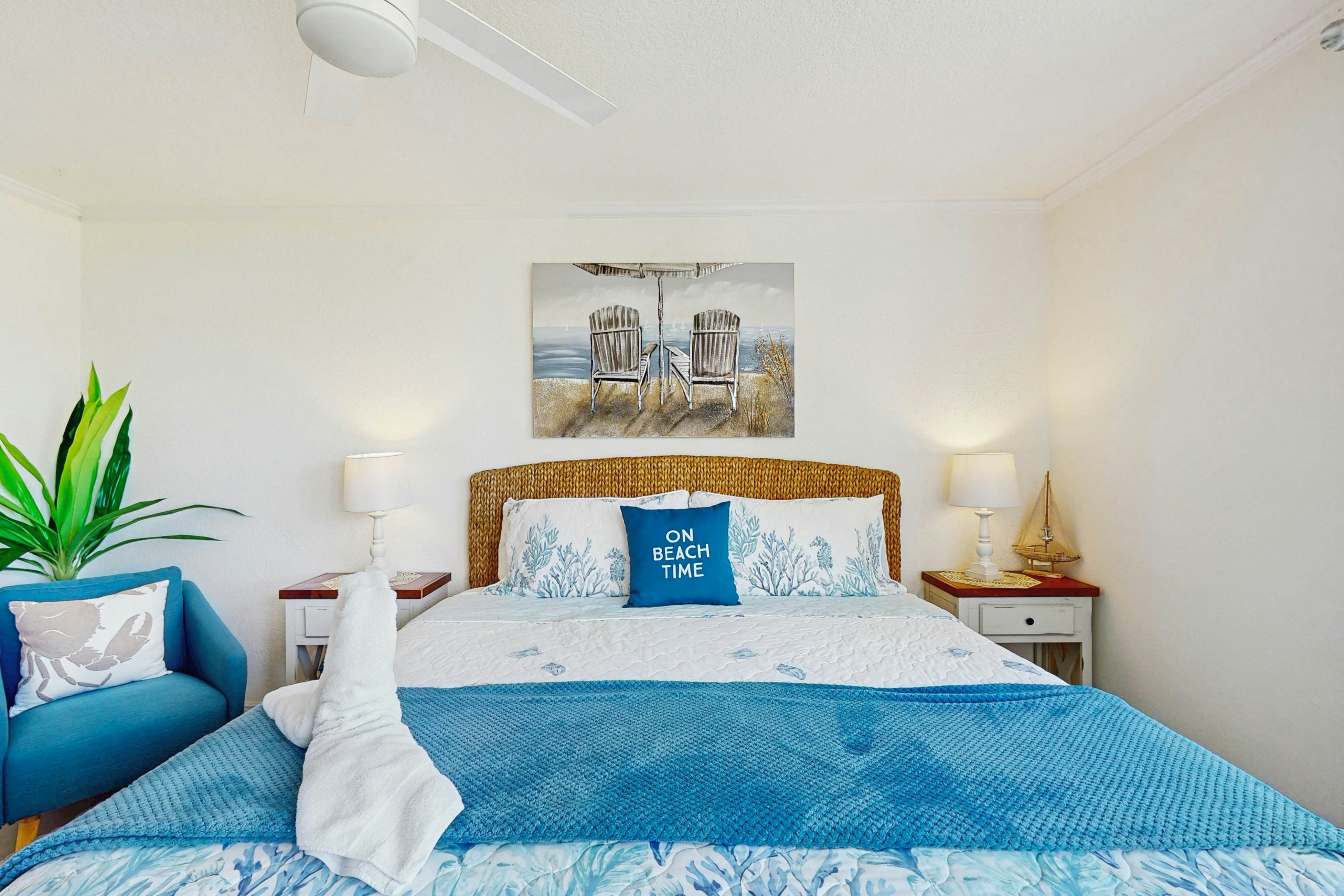 Bayfront condo near St. Pete Beach - ground-floor, pool & hot tub, central AC