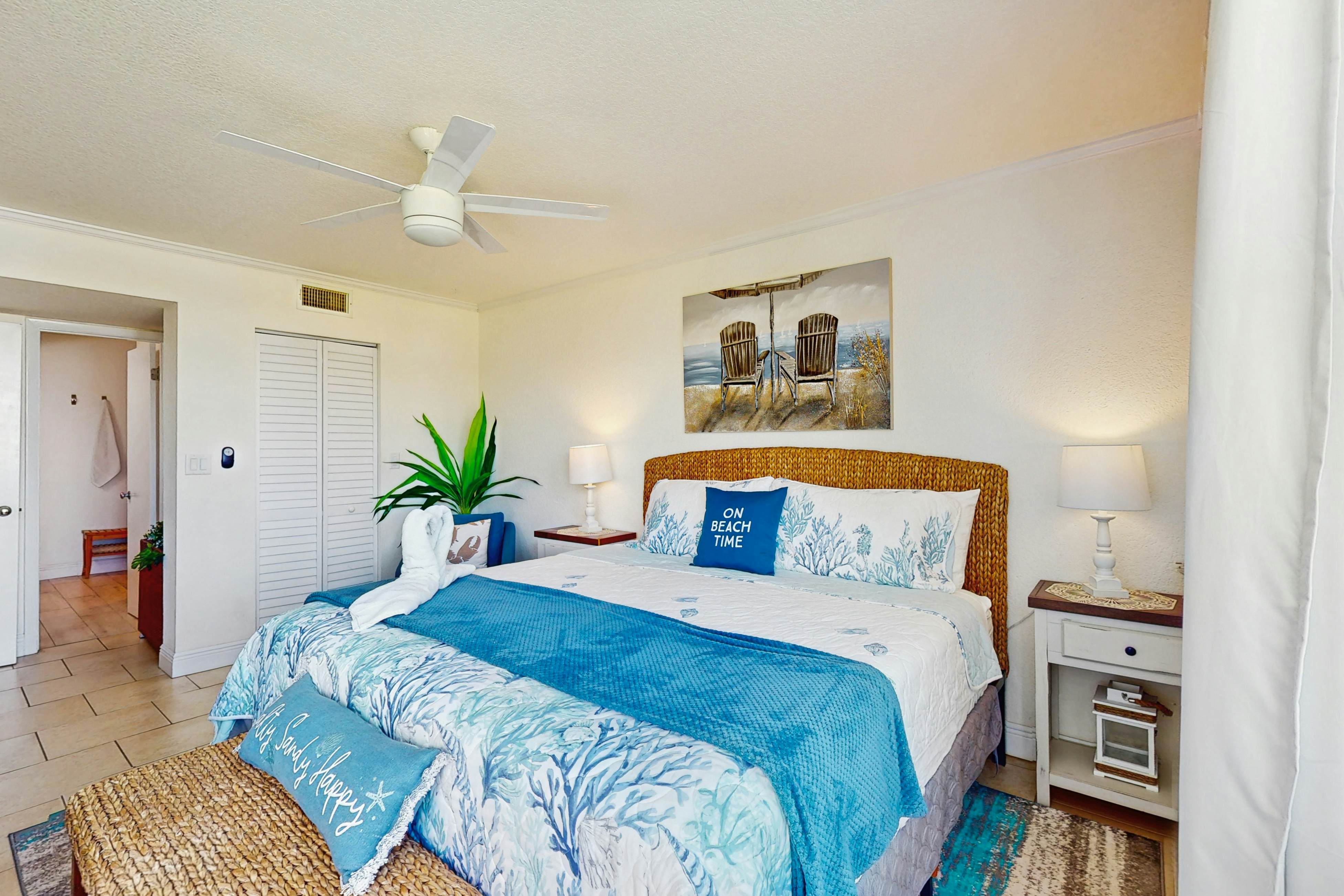 Bayfront condo near St. Pete Beach - ground-floor, pool & hot tub, central AC