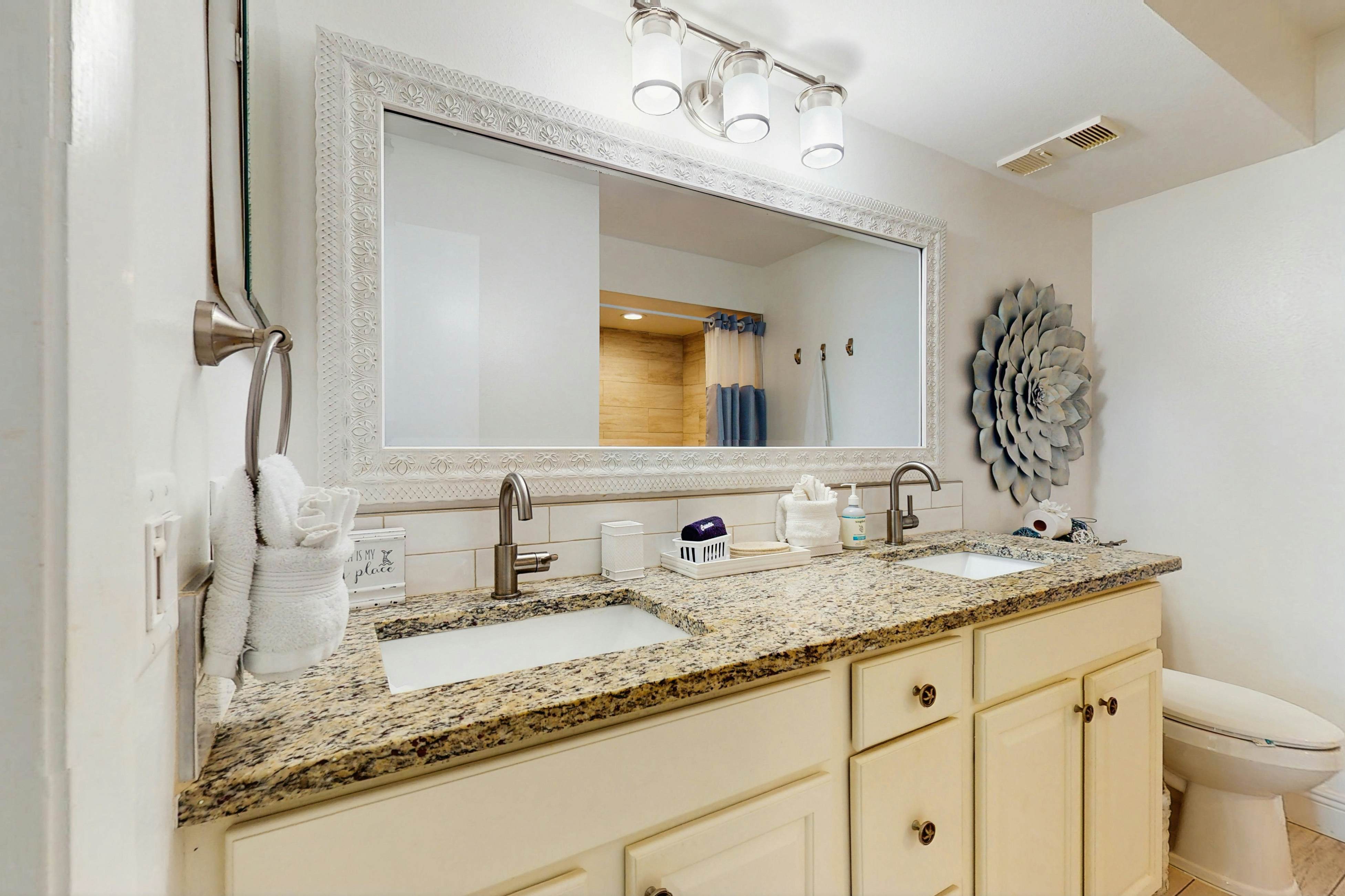 Bayfront condo near St. Pete Beach - ground-floor, pool & hot tub, central AC