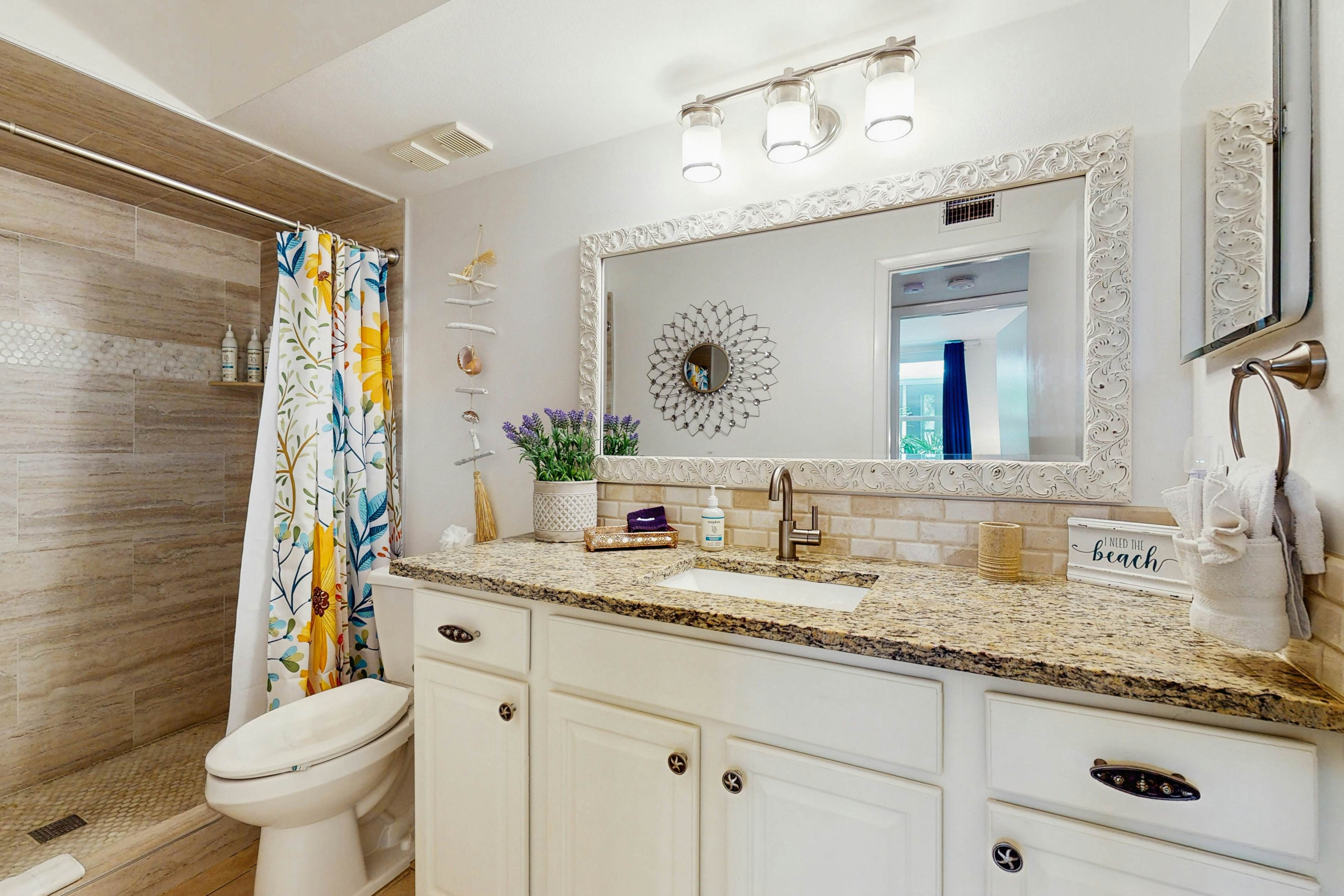 Bayfront condo near St. Pete Beach - ground-floor, pool & hot tub, central AC