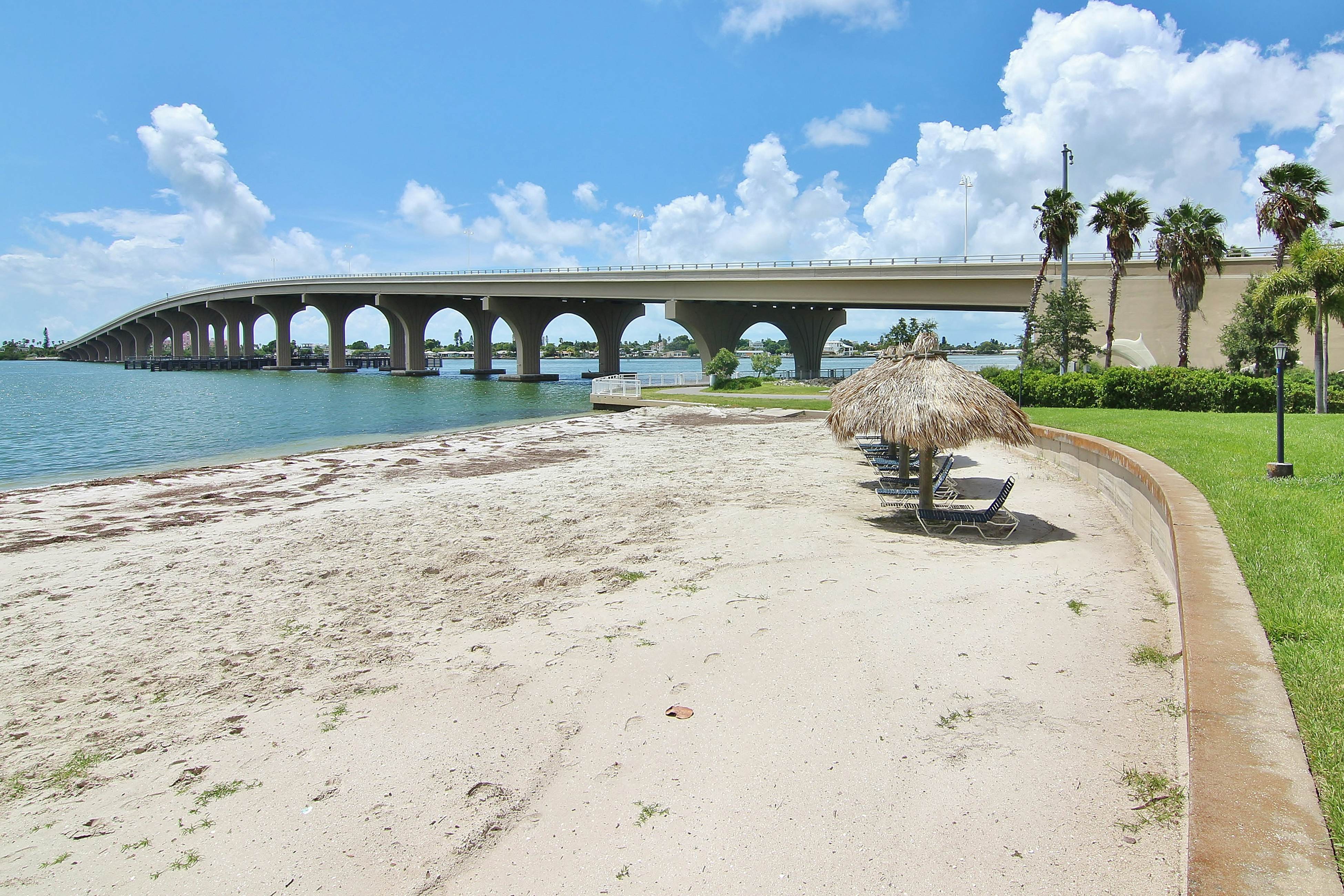 Bayfront condo near St. Pete Beach - ground-floor, pool & hot tub, central AC