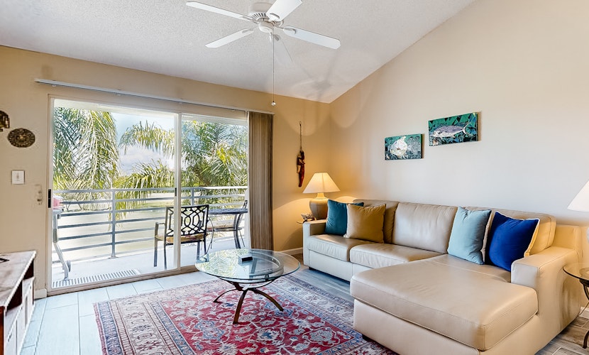 Family friendly condo with golf course views pool hot tub balcony and fast WiFi