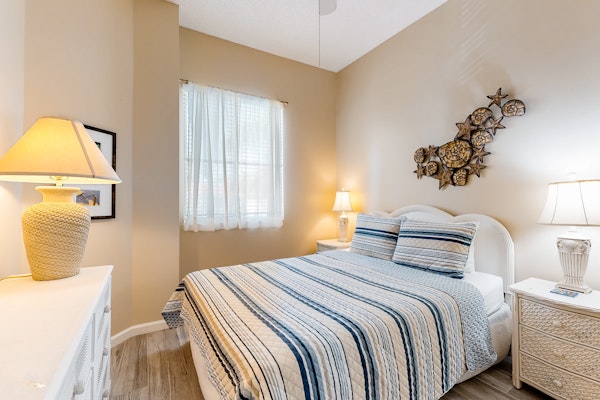 Family friendly condo with golf course views pool hot tub balcony and fast WiFi