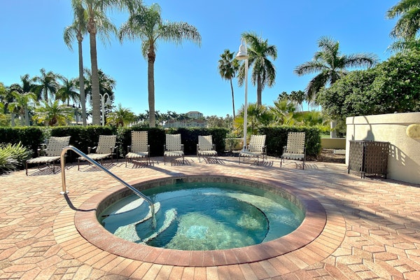 Family friendly condo with golf course views pool hot tub balcony and fast WiFi