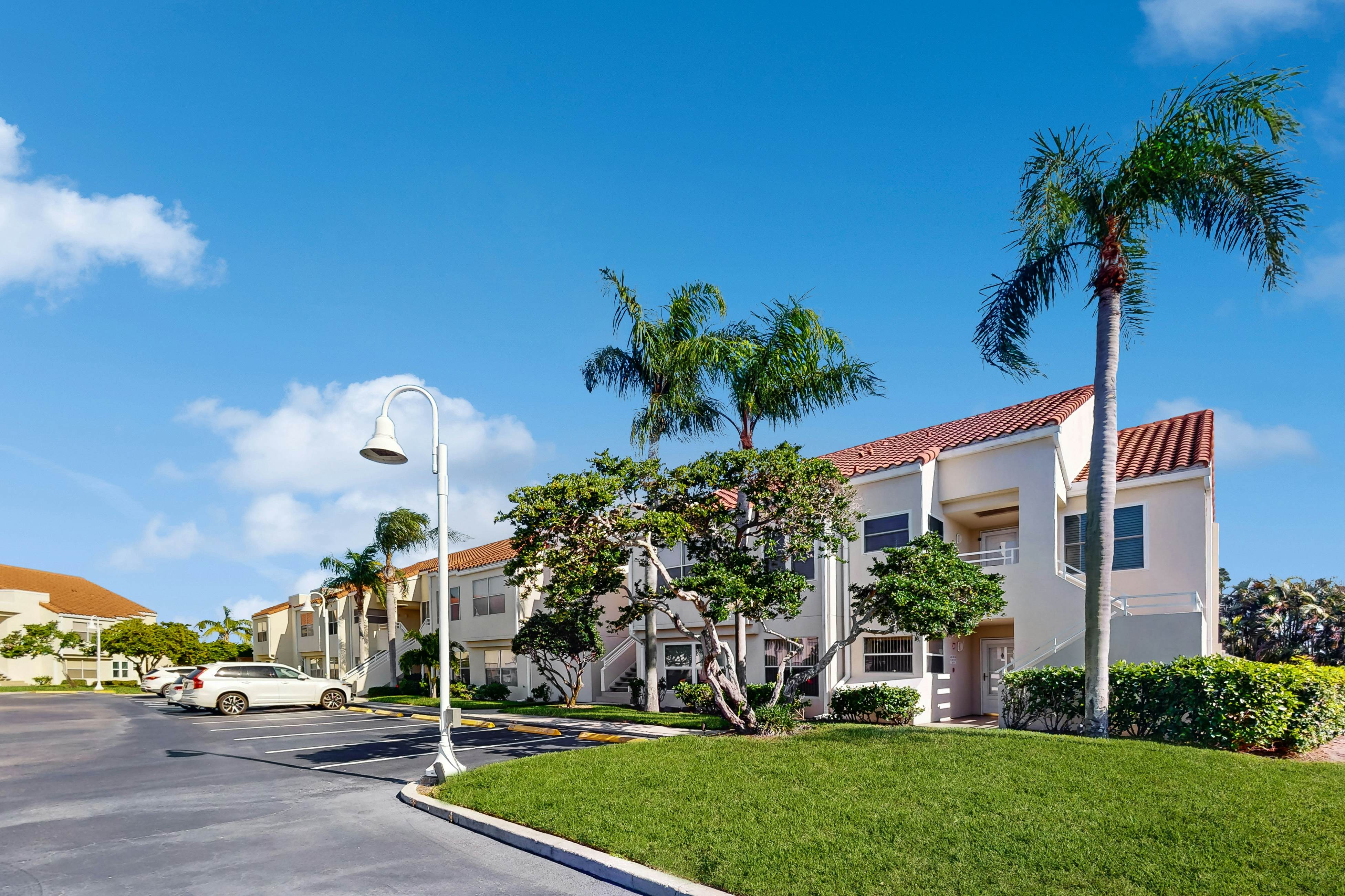 Golf Course View front condo with pool and private beach access snowbird friendly