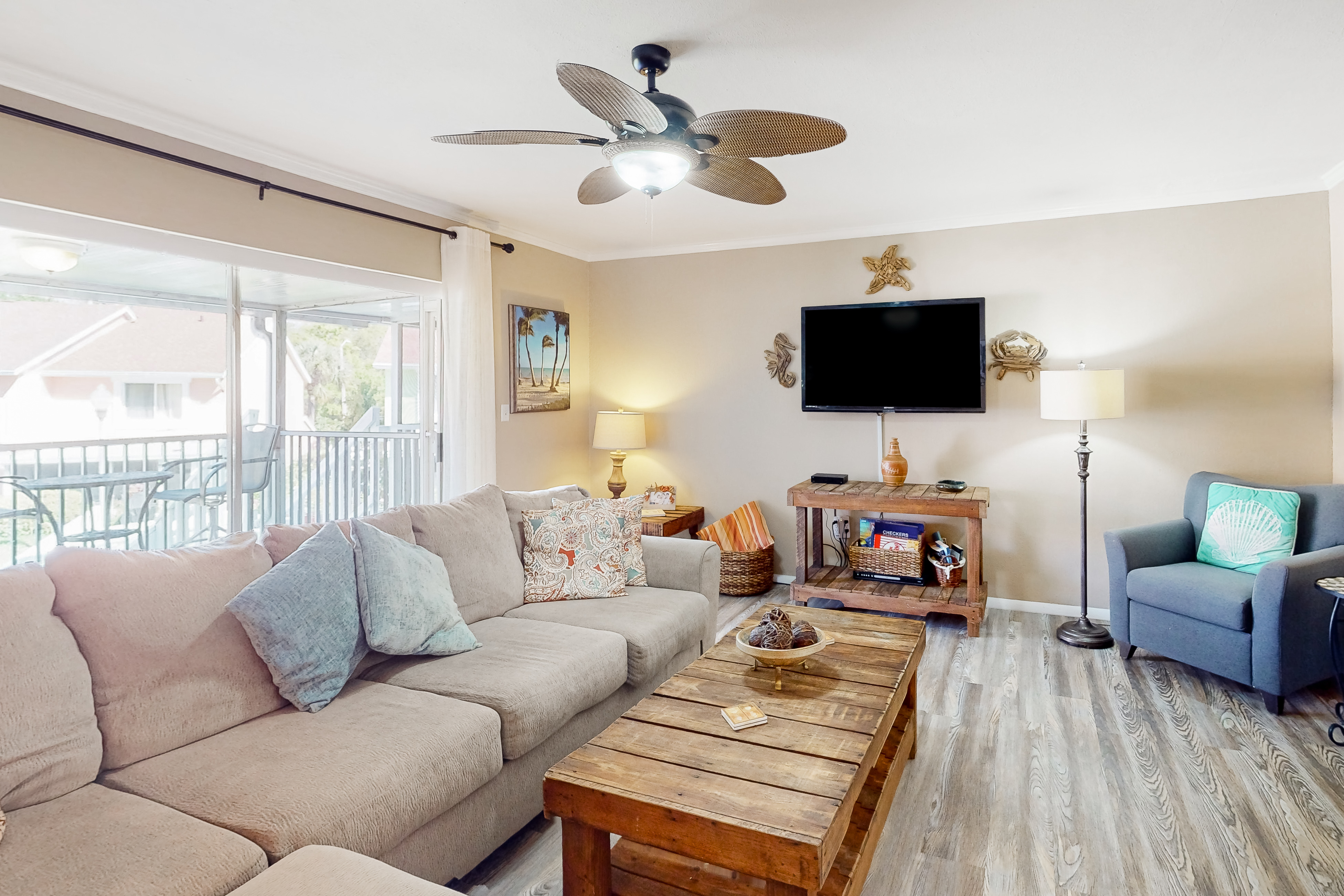 Splendid condo with private beach access heated pool hot tub and volleyball