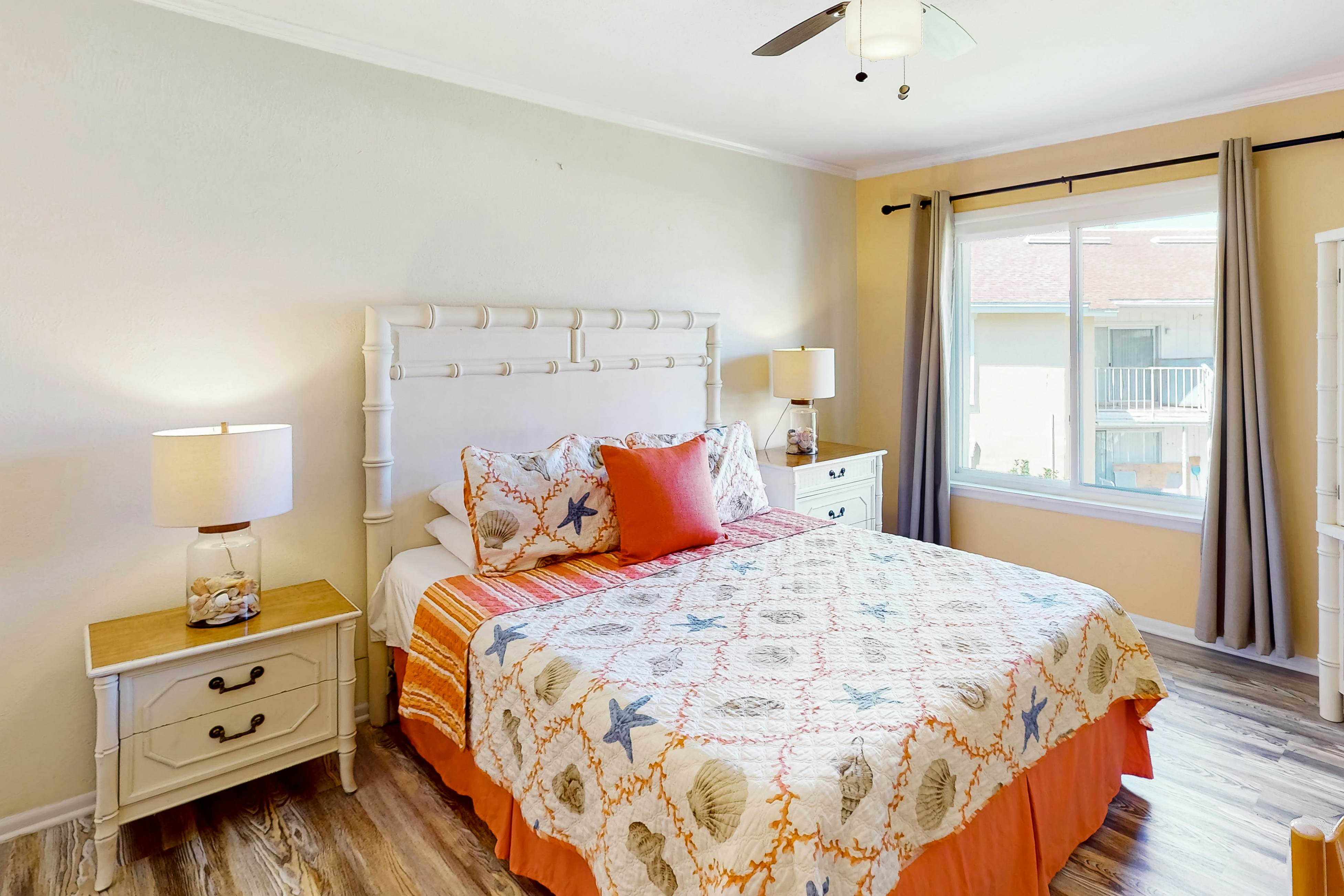 Splendid condo with private beach access heated pool hot tub and volleyball