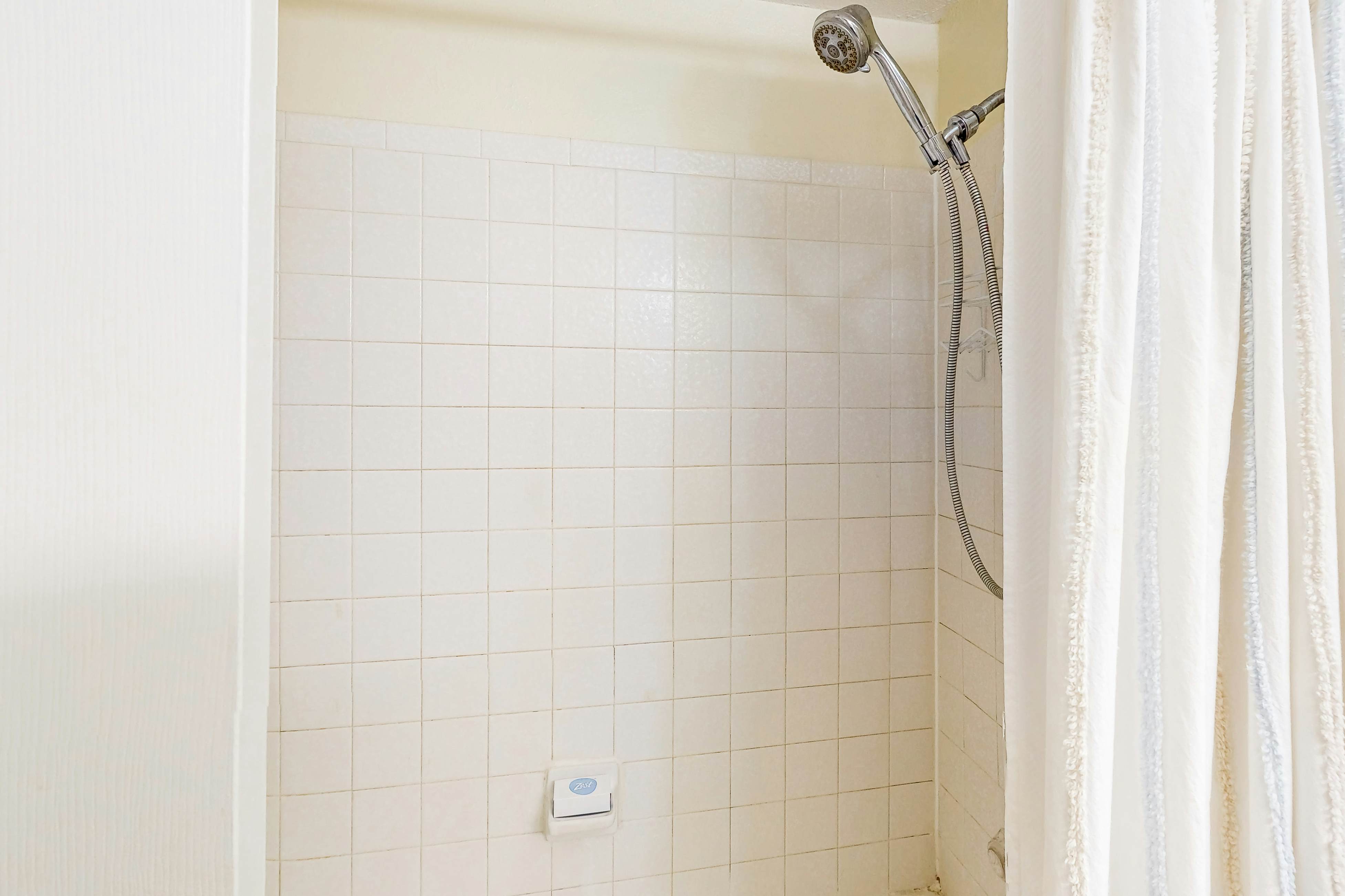 Splendid condo with private beach access heated pool hot tub and volleyball