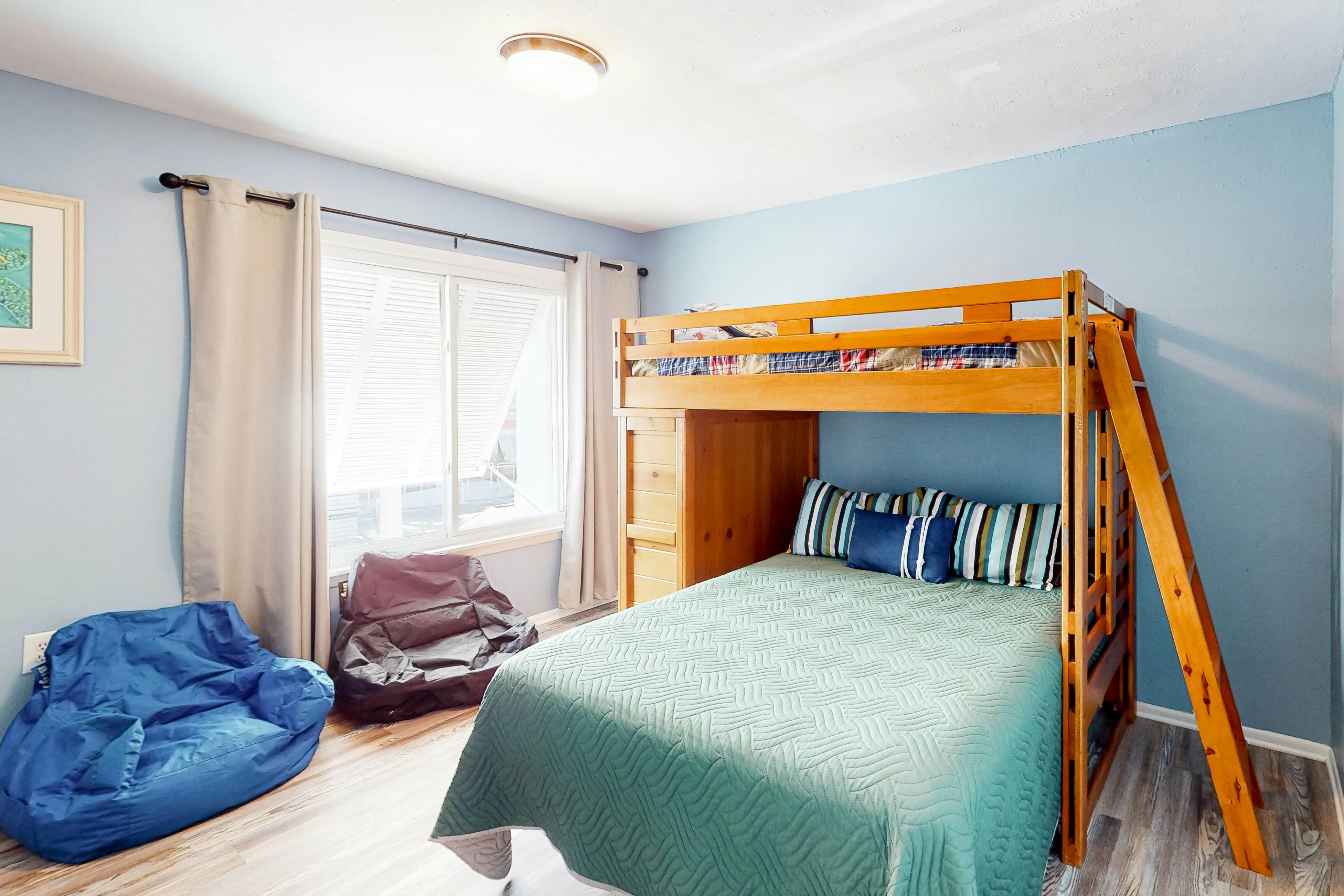 Splendid condo with private beach access heated pool hot tub and volleyball