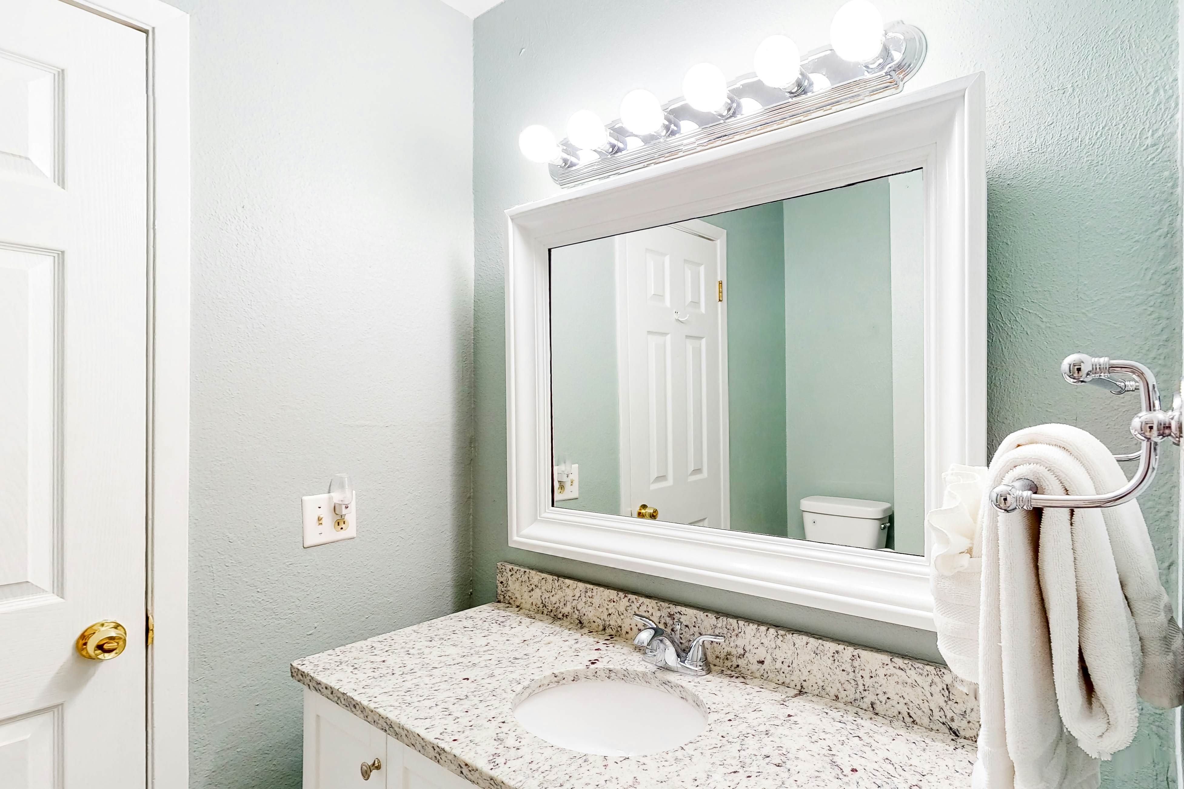 Splendid condo with private beach access heated pool hot tub and volleyball