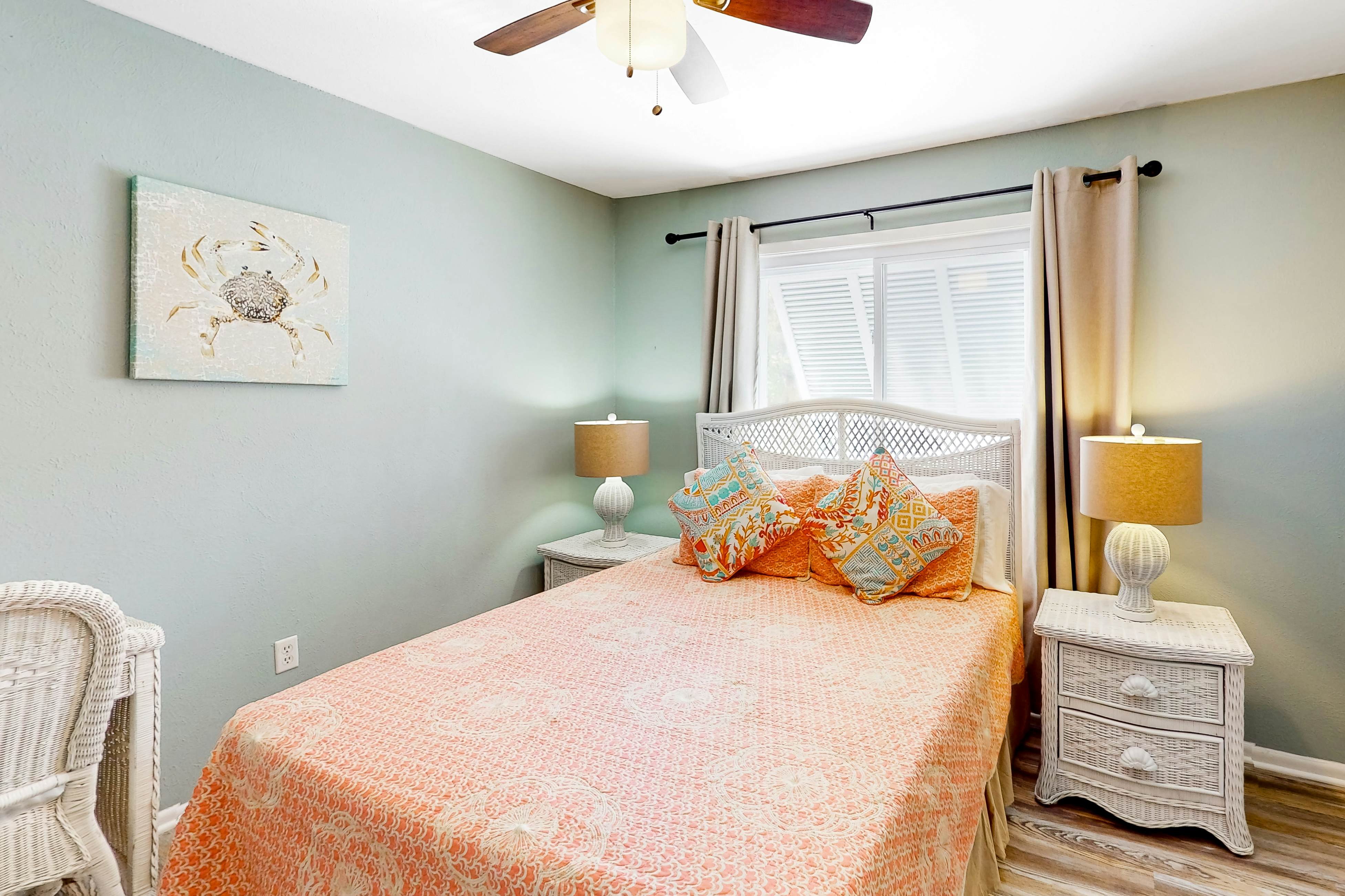 Splendid condo with private beach access heated pool hot tub and volleyball