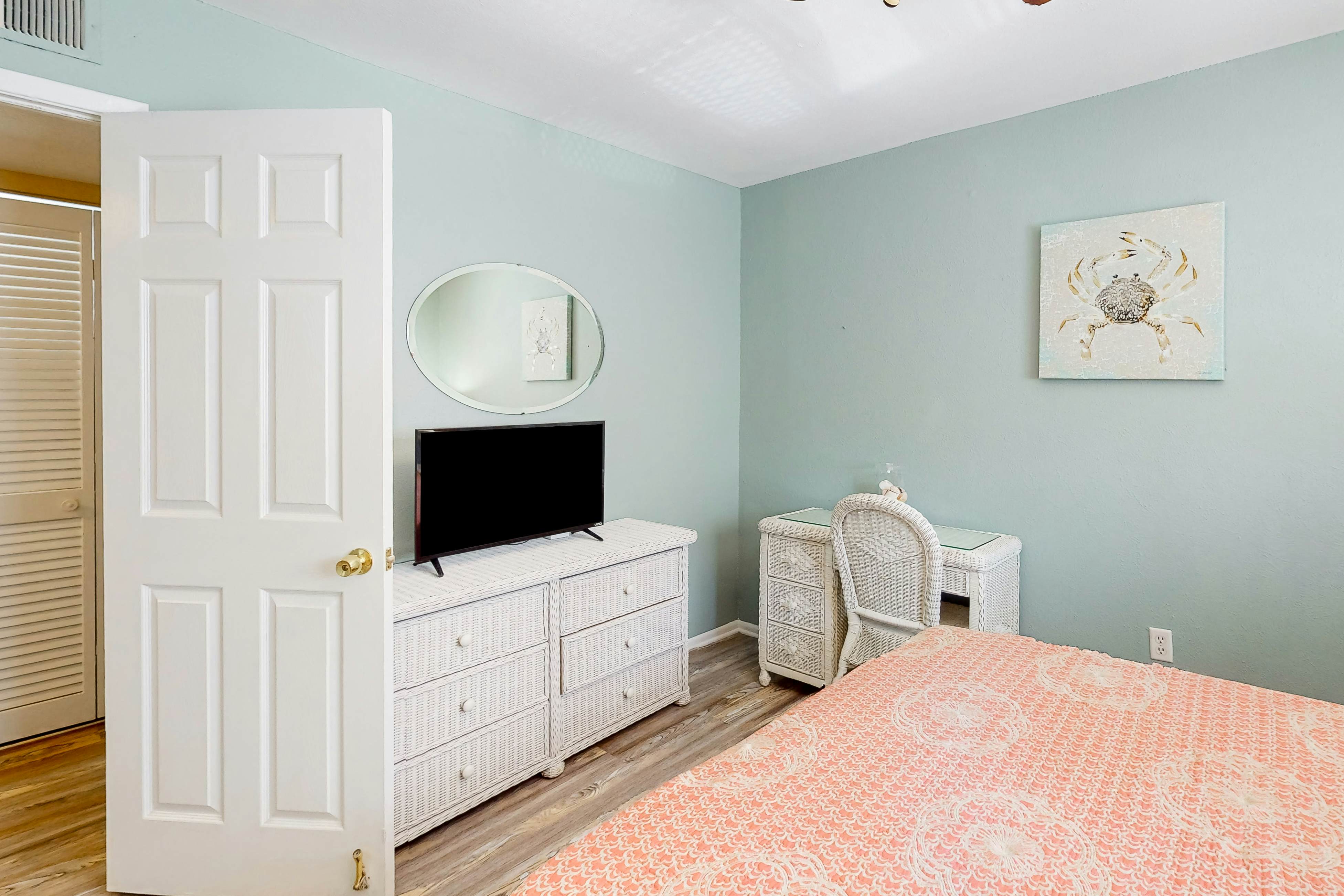 Splendid condo with private beach access heated pool hot tub and volleyball