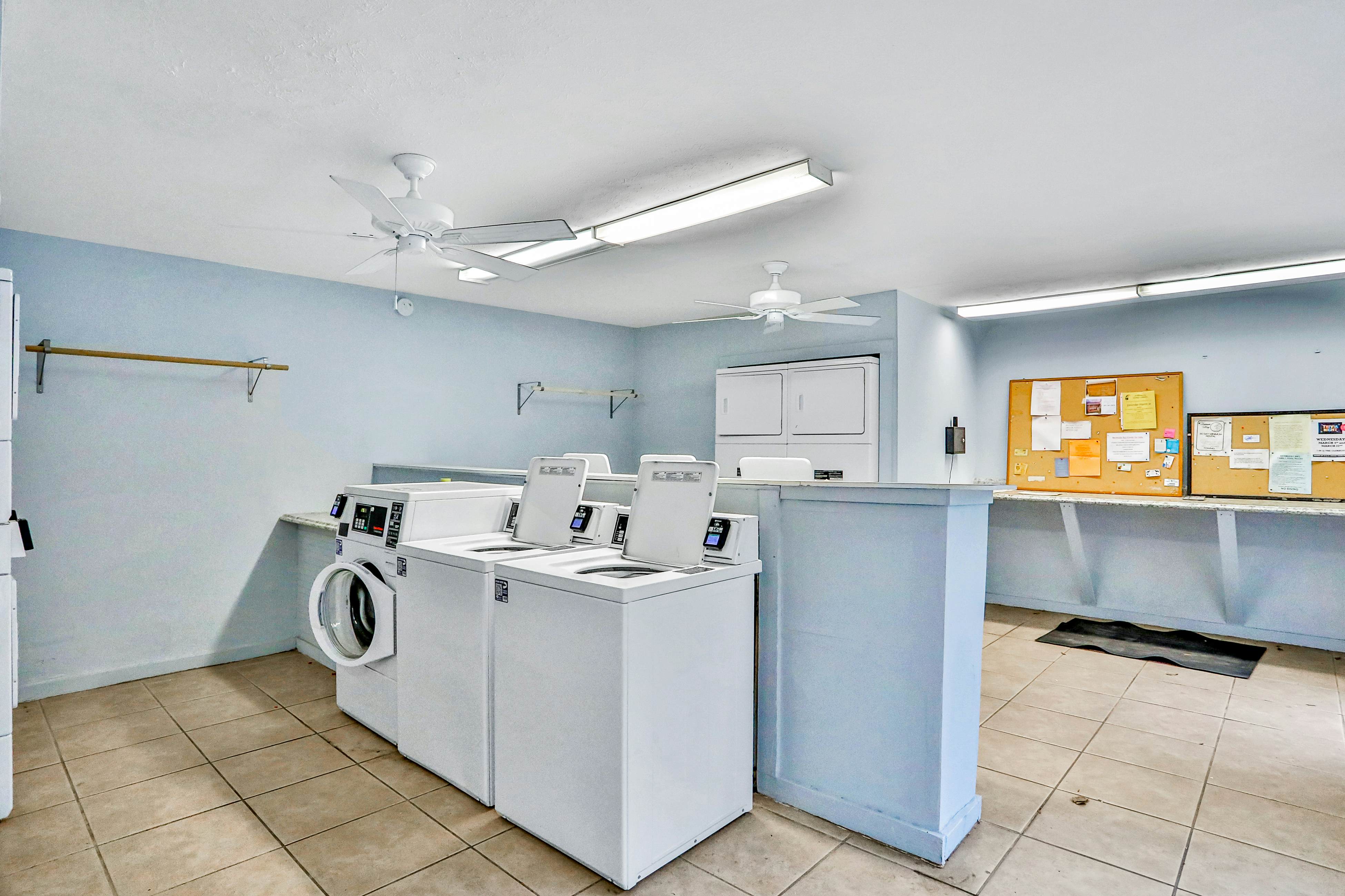 Splendid condo with private beach access heated pool hot tub and volleyball