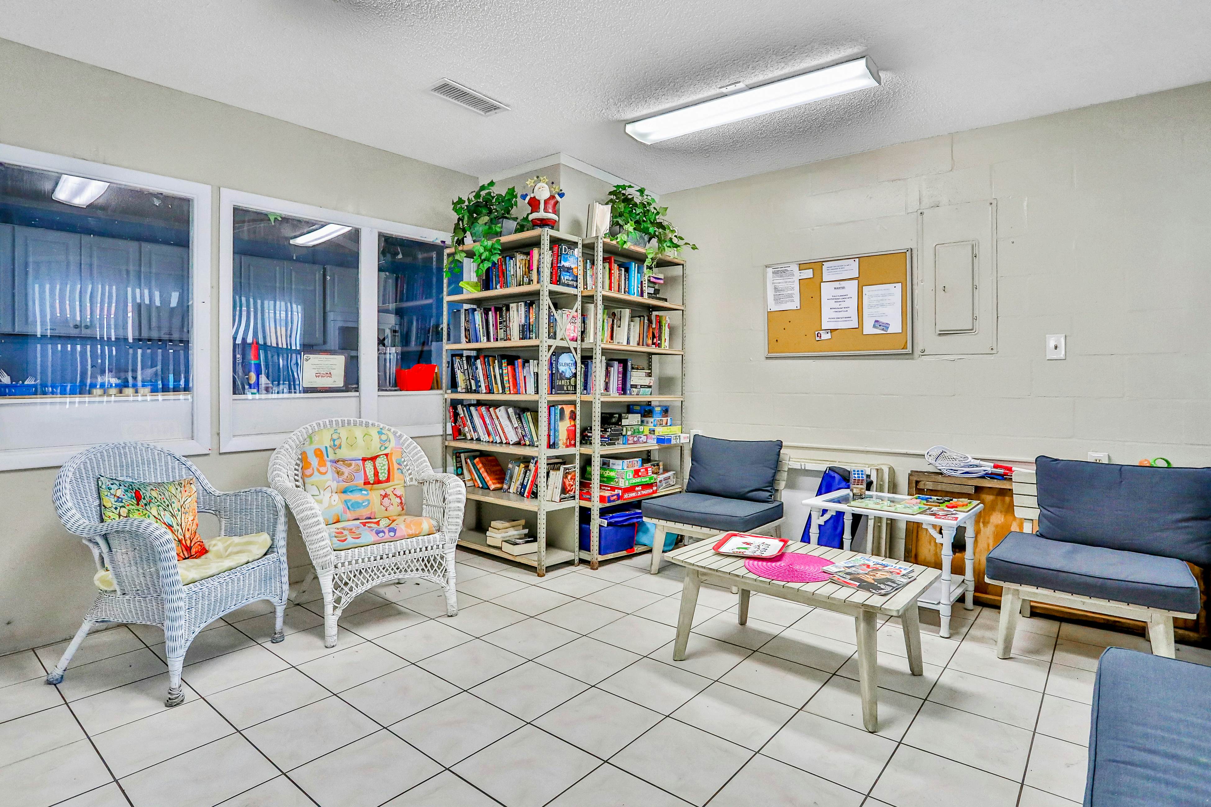 Splendid condo with private beach access heated pool hot tub and volleyball