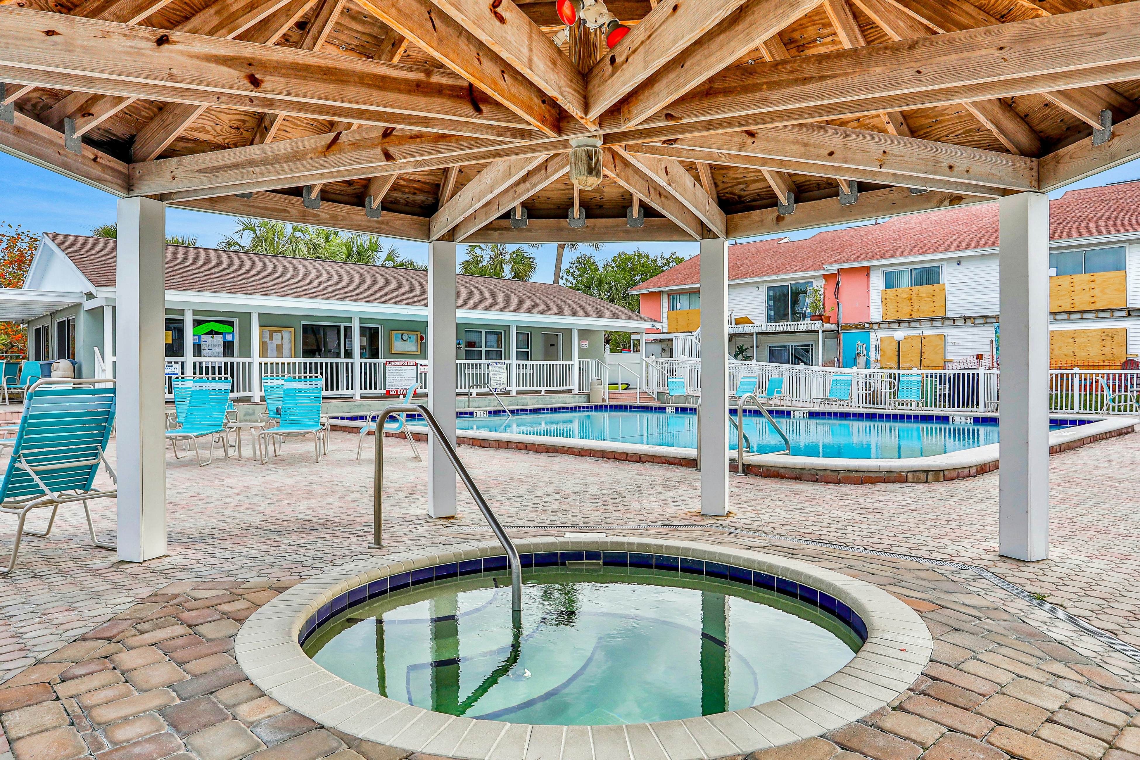 Splendid condo with private beach access heated pool hot tub and volleyball