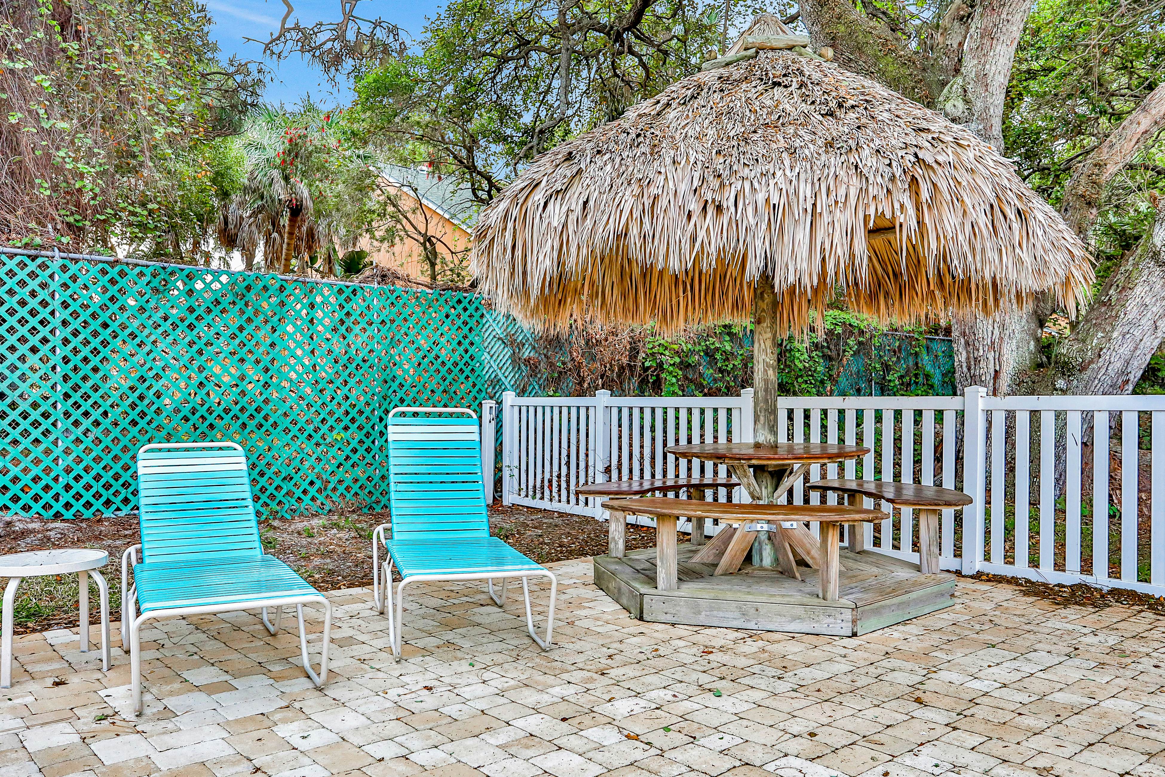 Splendid condo with private beach access heated pool hot tub and volleyball