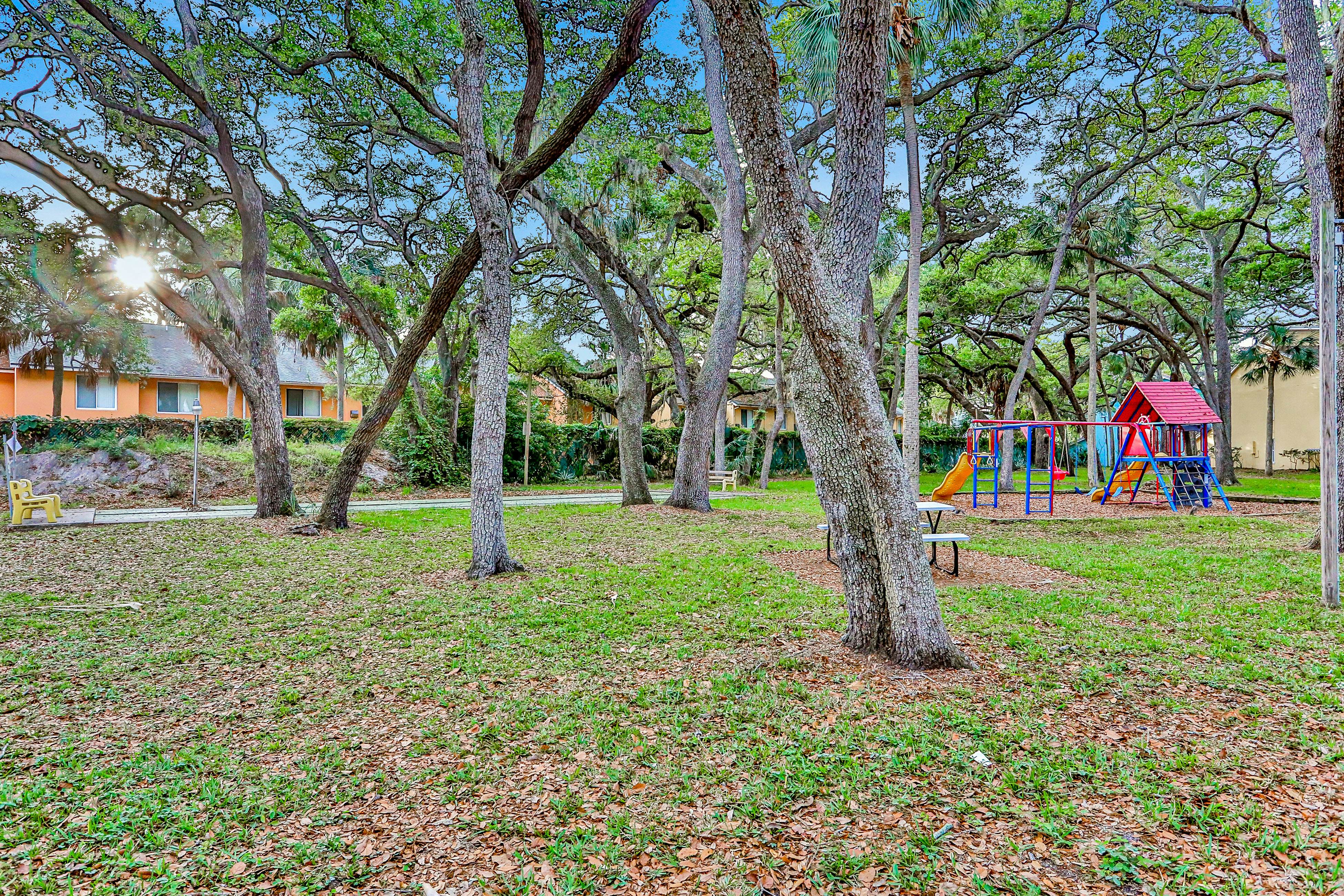 Splendid condo with private beach access heated pool hot tub and volleyball