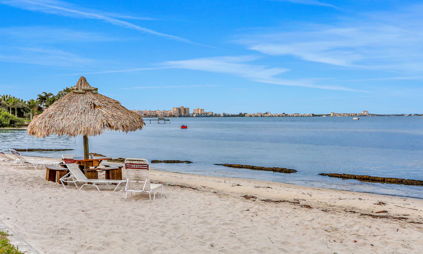 Splendid condo with private beach access heated pool hot tub and volleyball