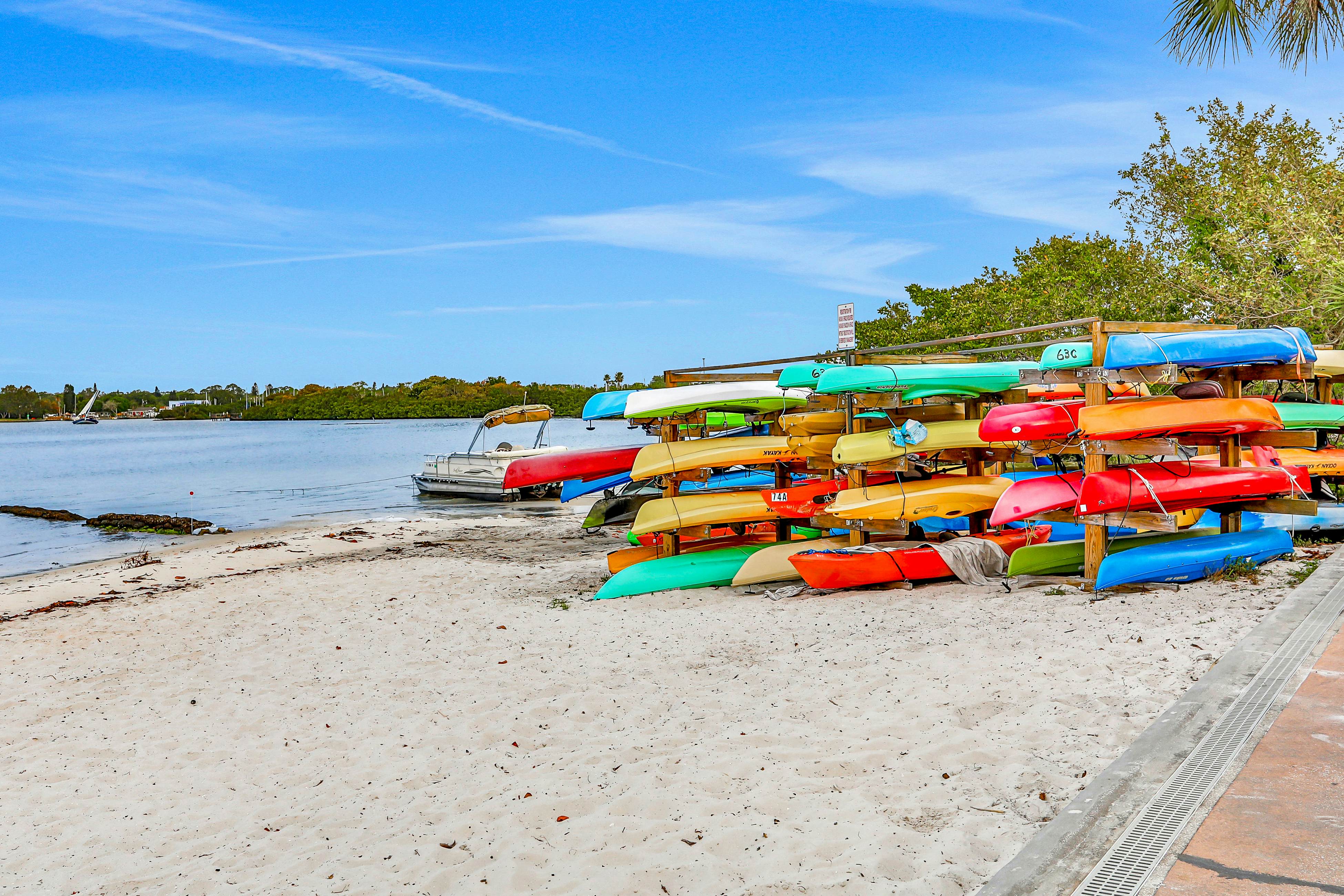 Splendid condo with private beach access heated pool hot tub and volleyball