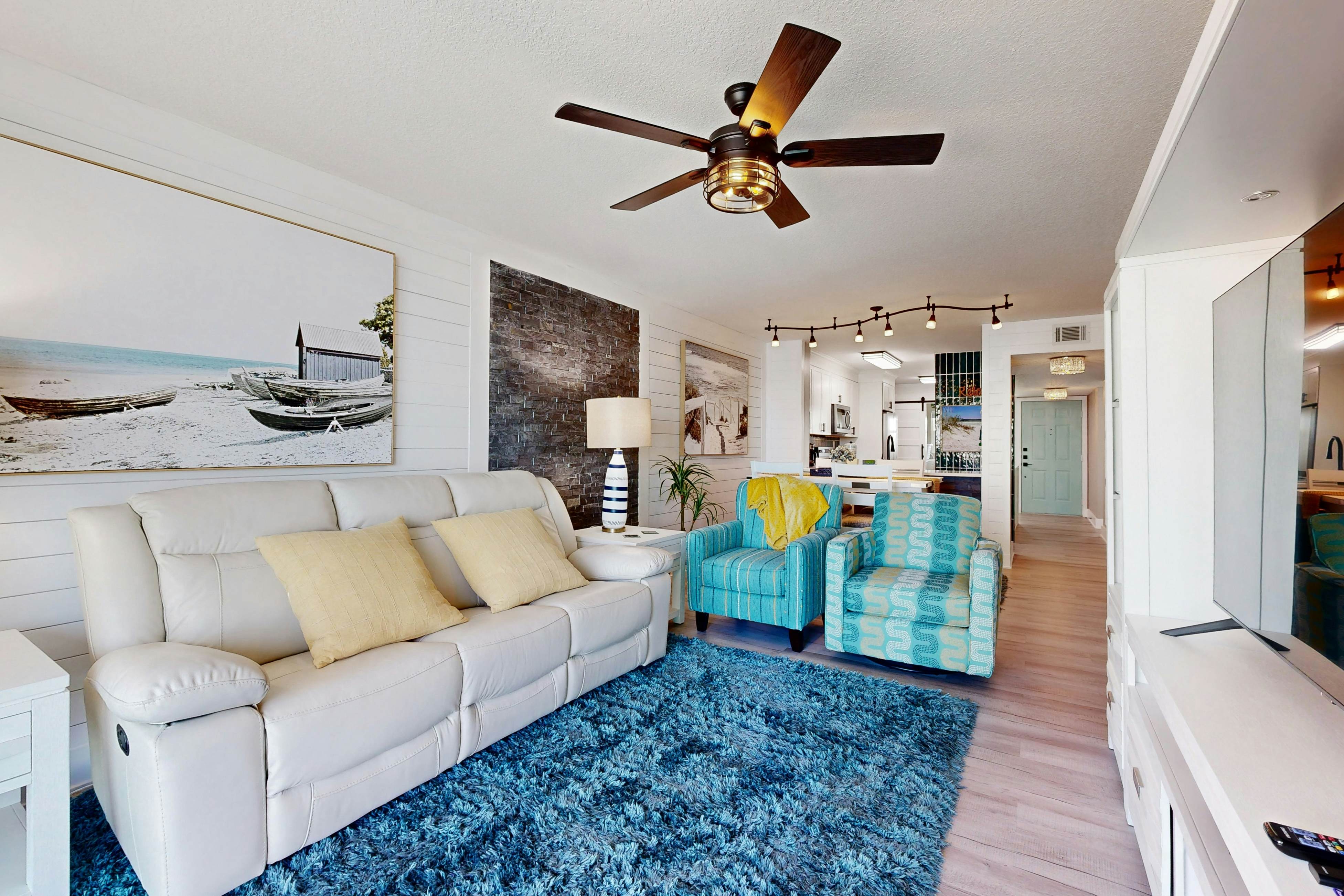 Stunning penthouse condo with Gulf views balcony pool and hot tub