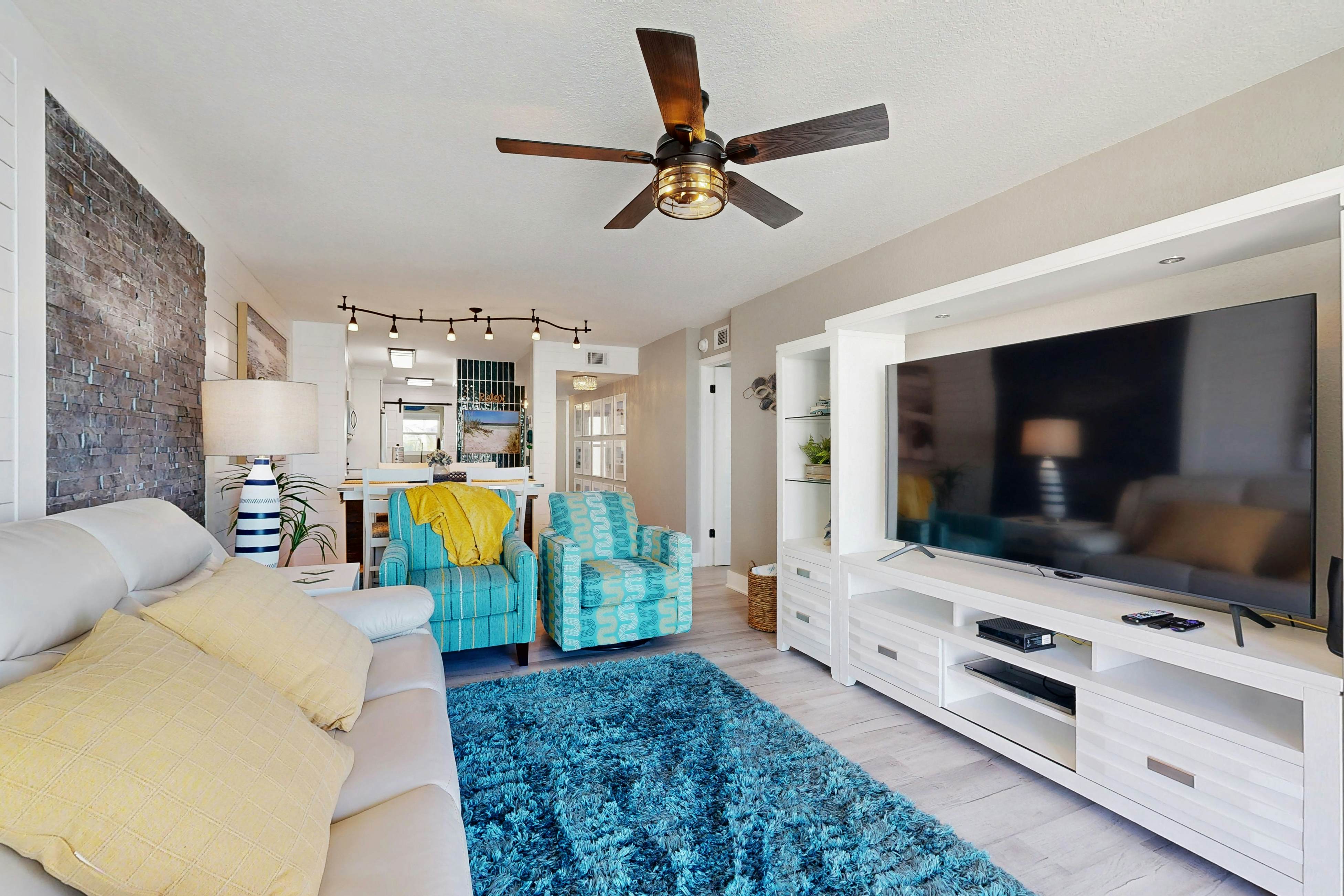 Stunning penthouse condo with Gulf views balcony pool and hot tub