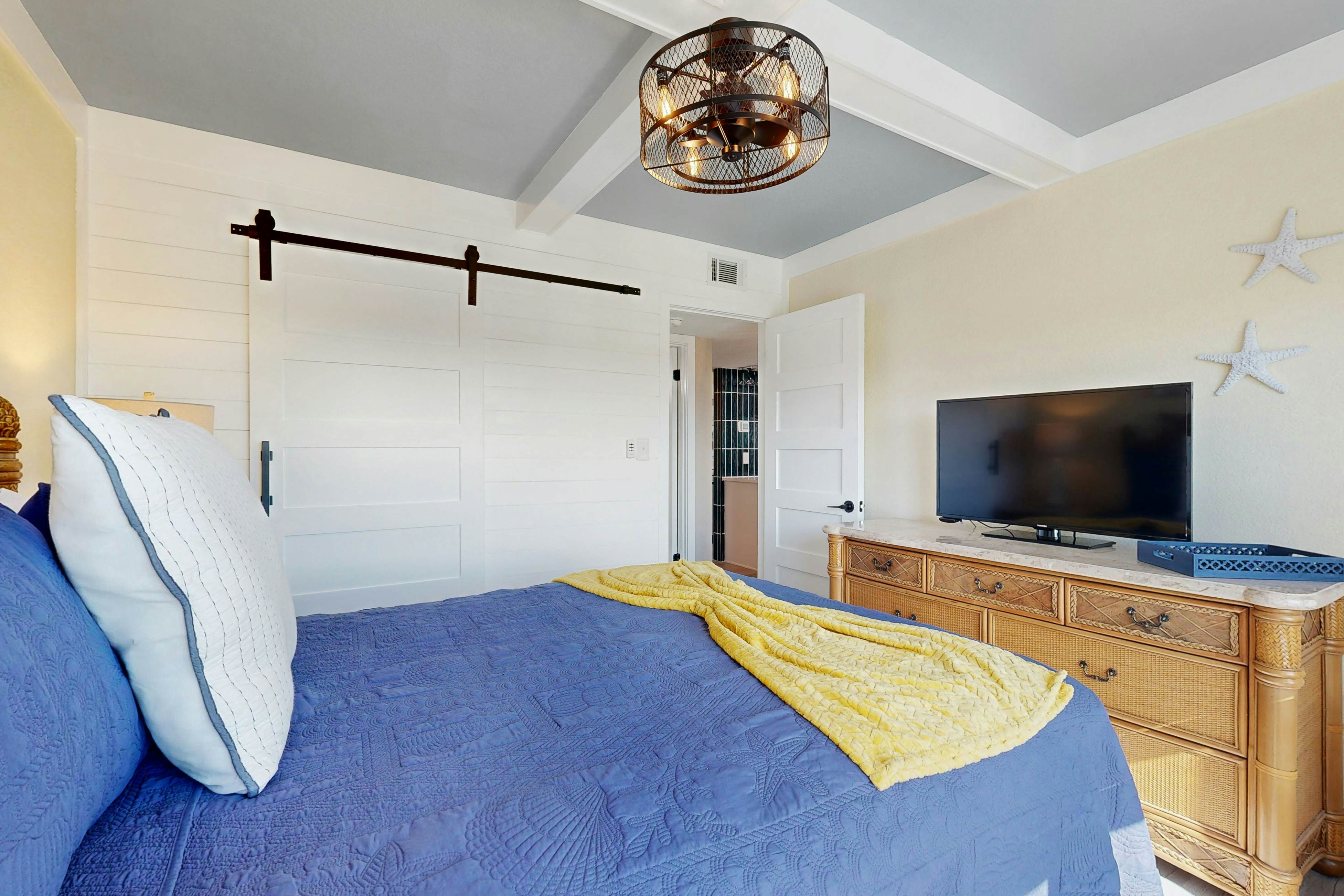 Stunning penthouse condo with Gulf views balcony pool and hot tub