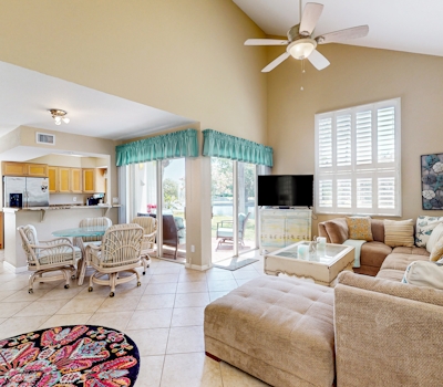 Snowbird friendly townhouse near downtown with heated pool hot tub grill golf