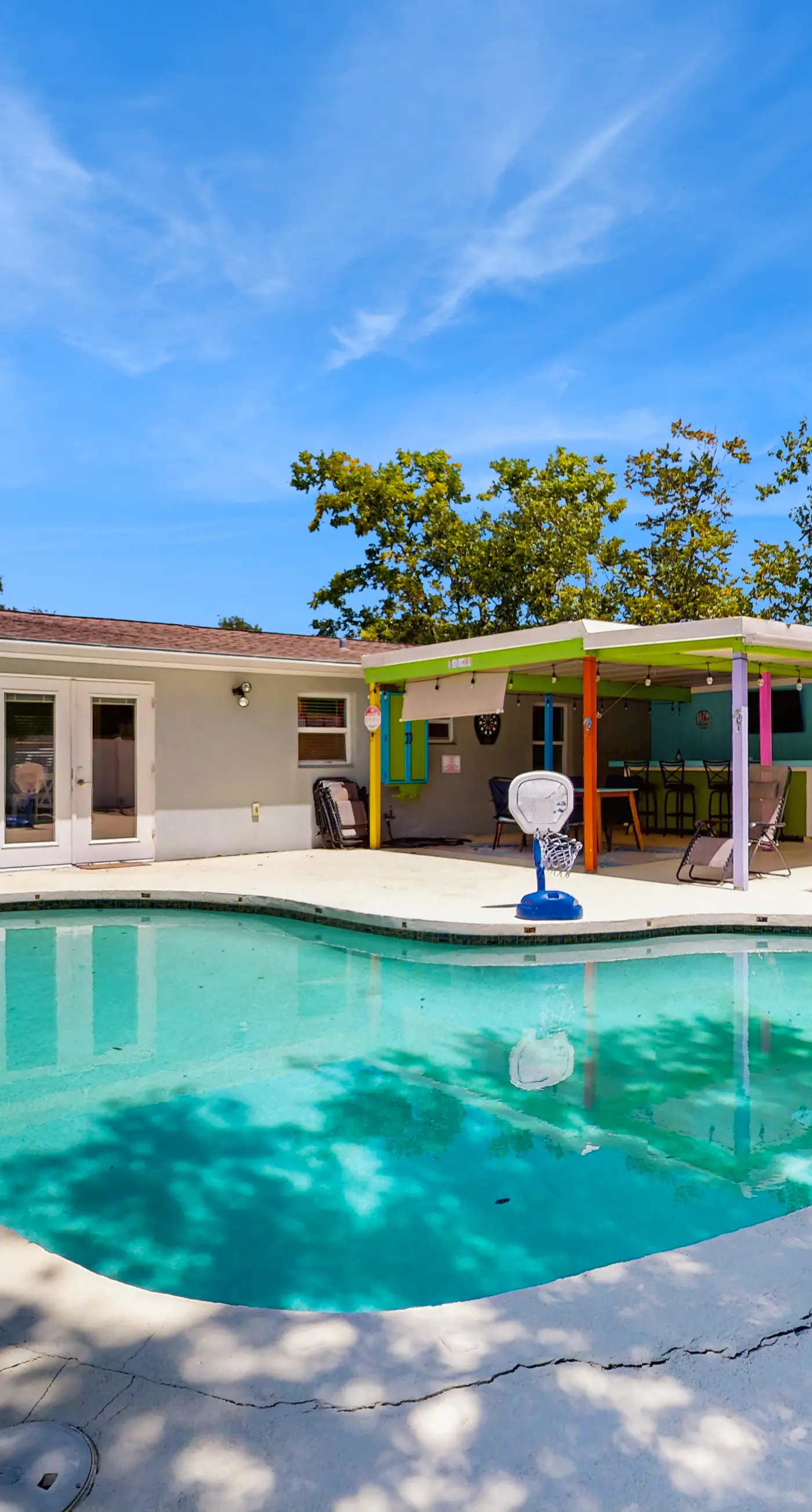 Bright Home with Private Pool High Speed WiFi Firepit Outdoor Bar and Grill