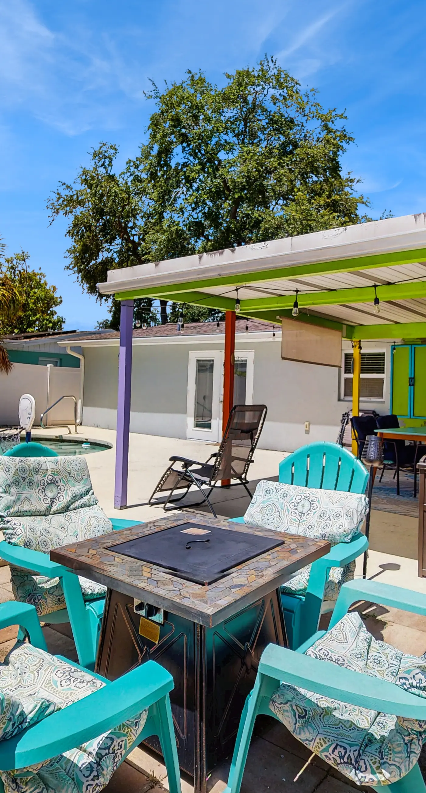 Bright Home with Private Pool High Speed WiFi Firepit Outdoor Bar and Grill