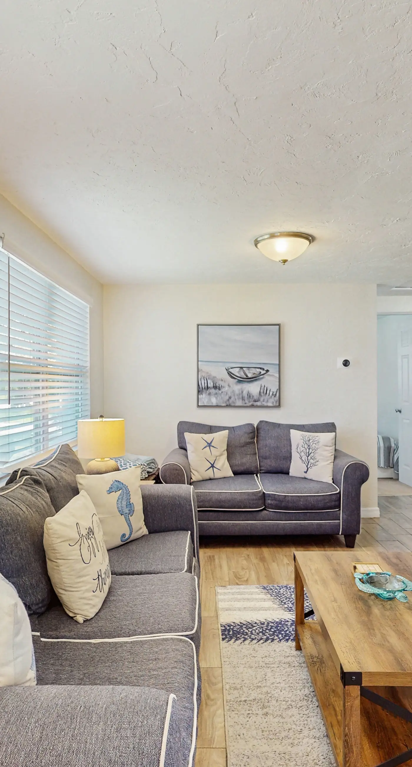 Bright Home with Private Pool High Speed WiFi Firepit Outdoor Bar and Grill