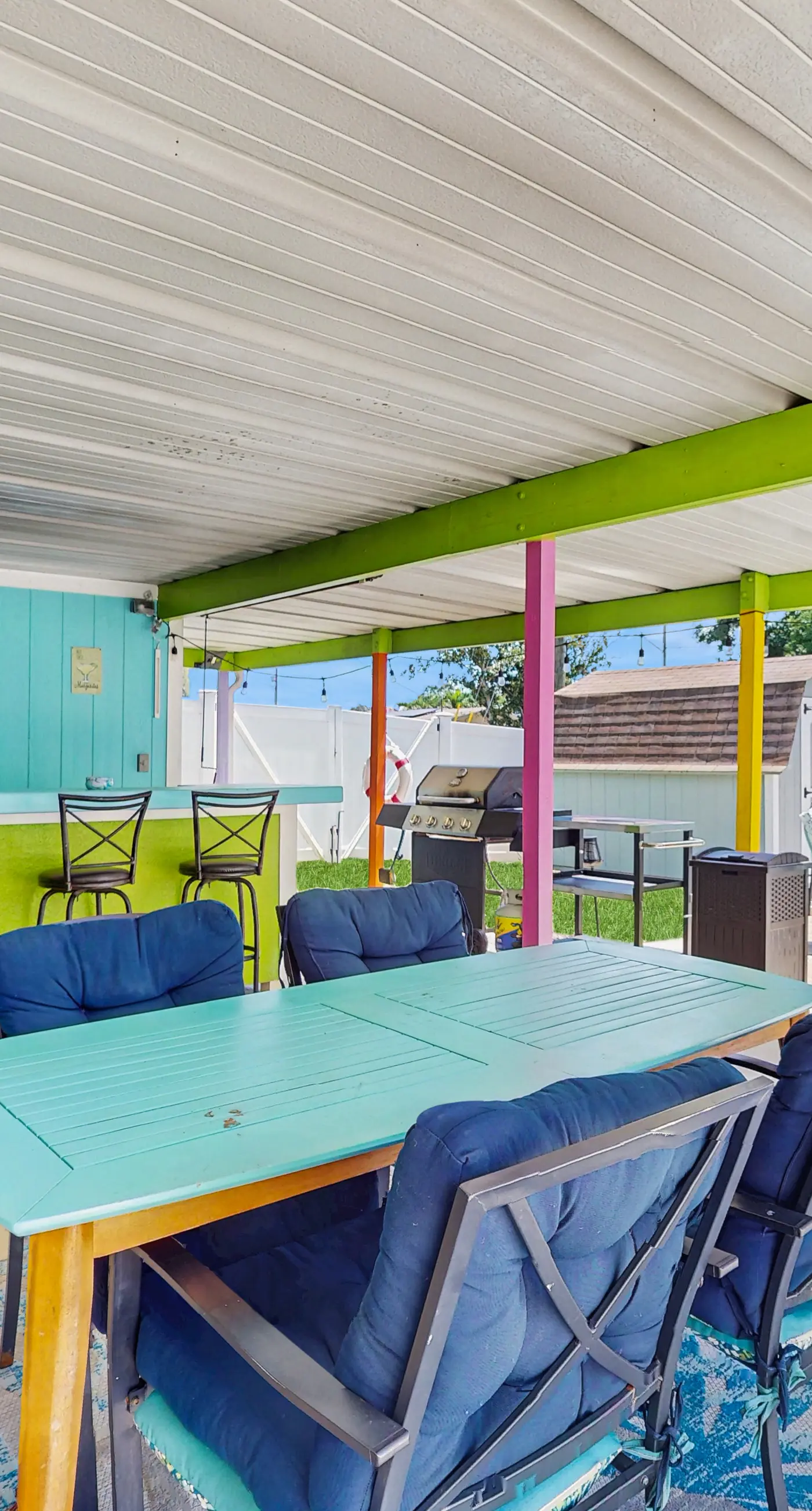 Bright Home with Private Pool High Speed WiFi Firepit Outdoor Bar and Grill