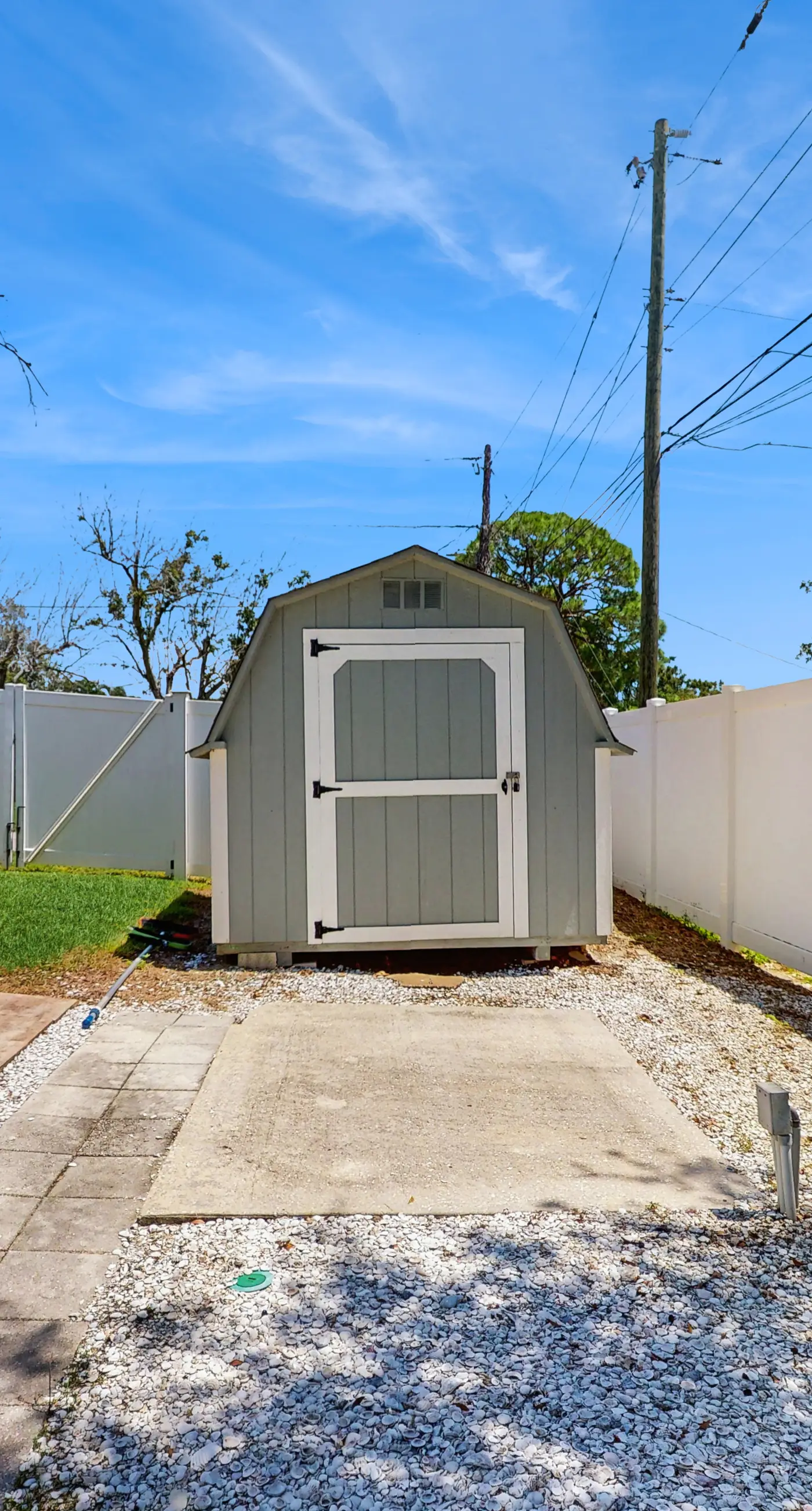 Bright Home with Private Pool High Speed WiFi Firepit Outdoor Bar and Grill