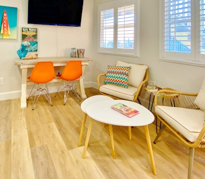 Retro chic beachfront studio mere steps from sand grilling area and shuffleboard