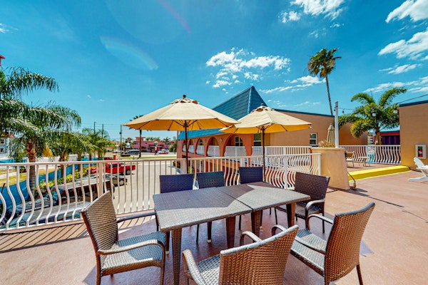 Dog friendly condo with pool fitness area balcony fast WiFi and WD